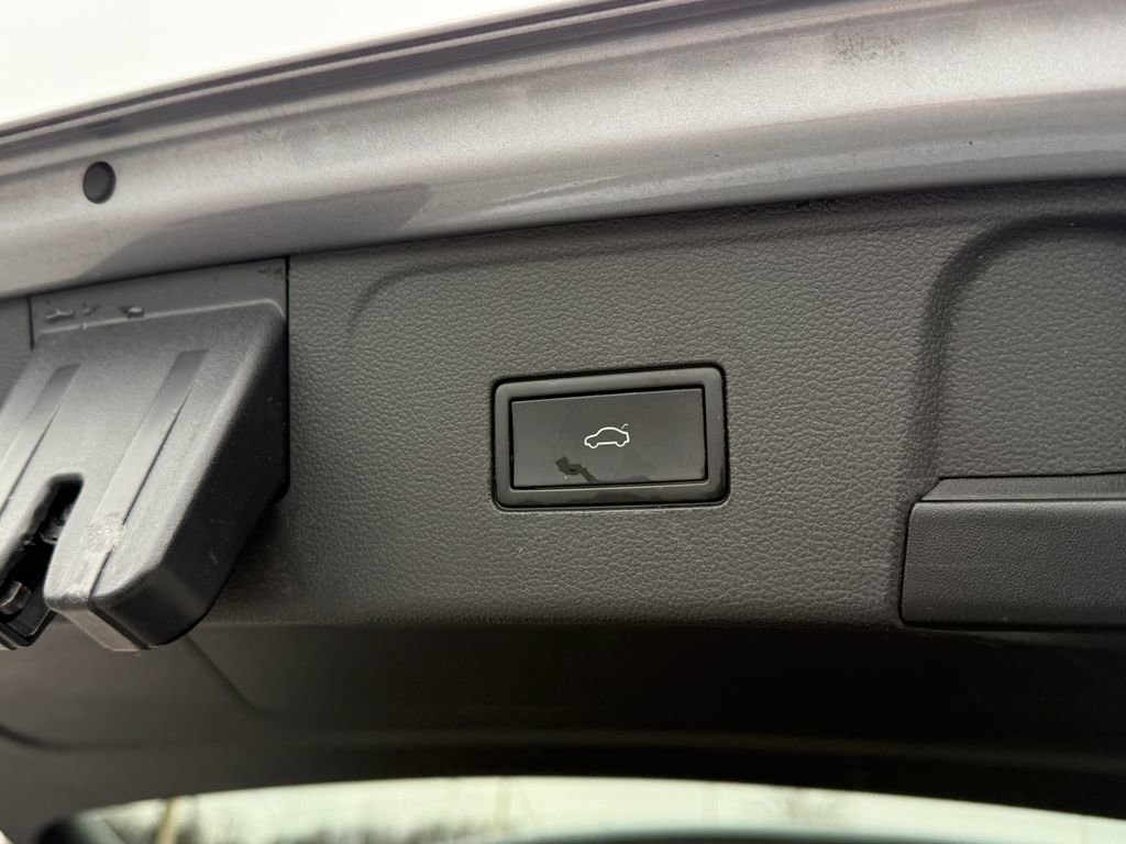 Used 2024 Volkswagen Atlas SE image 17