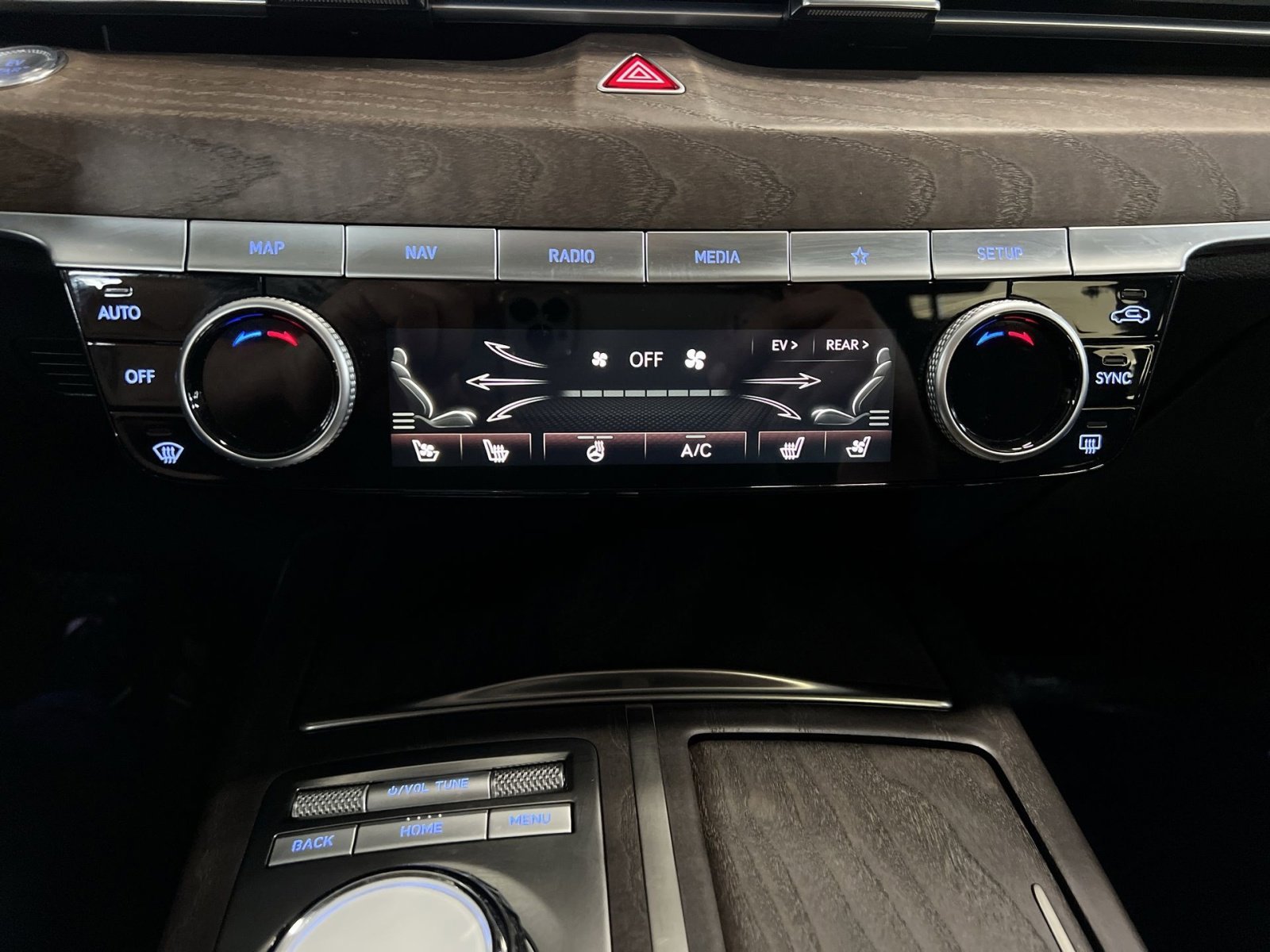 Used 2023 Genesis G80 image 21