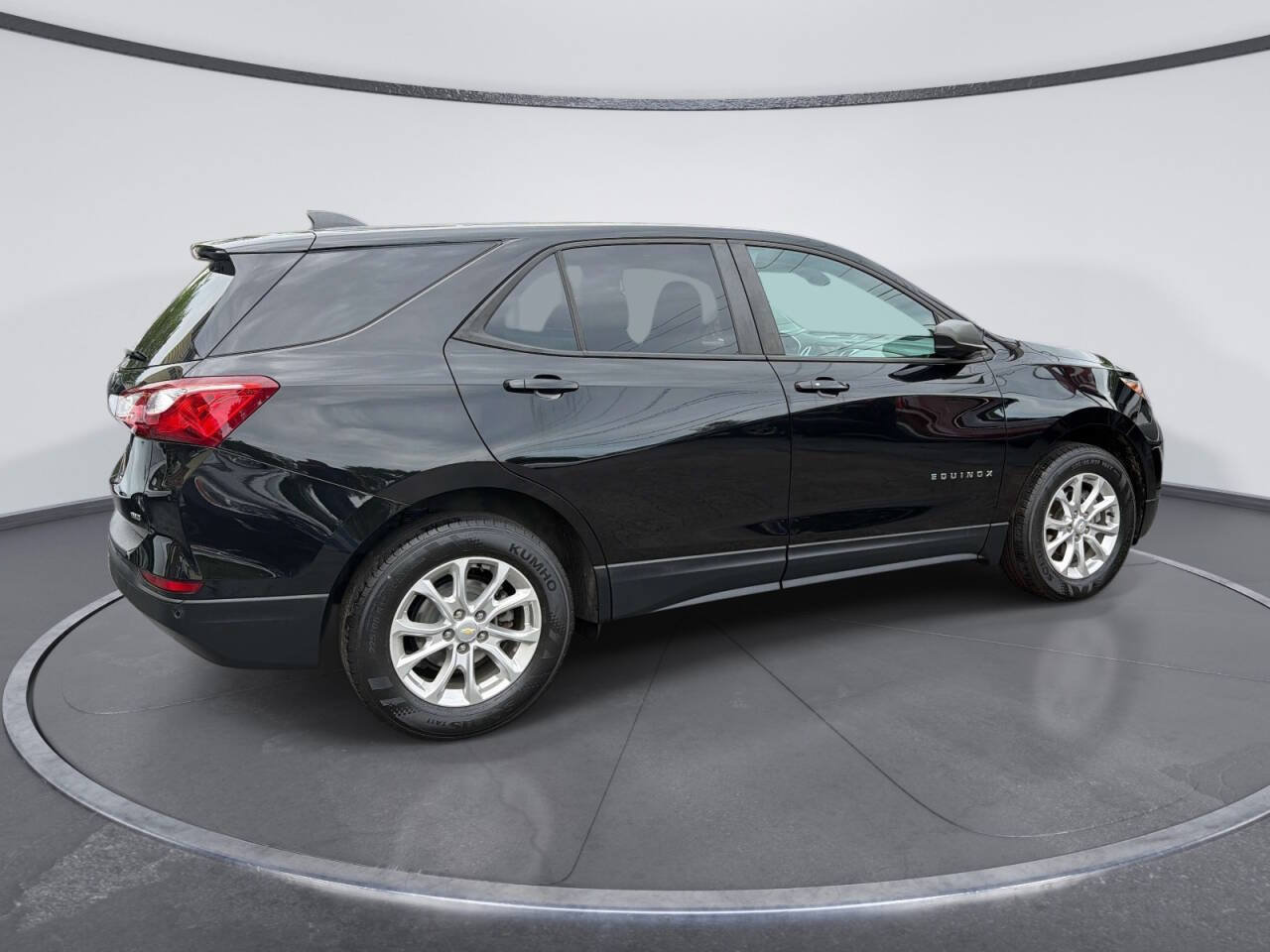 Used 2020 Chevrolet Equinox LS w/ LPO, Cargo Package AWD/4WD image 4