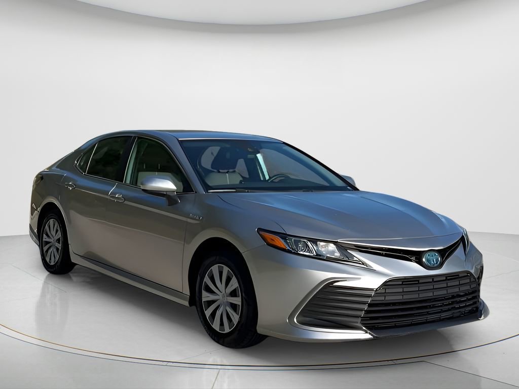 Used 2021 Toyota Camry LE image 2