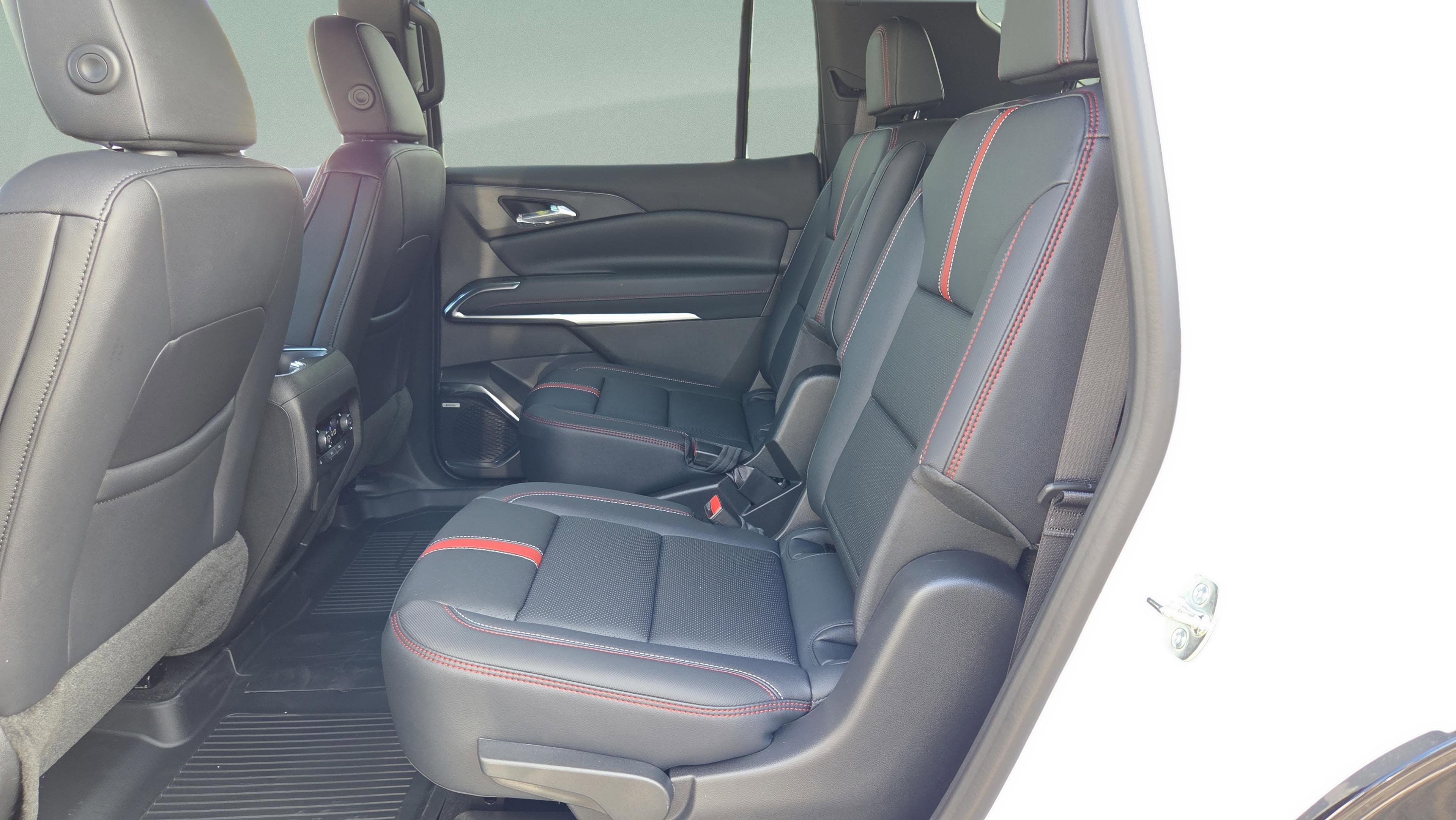 New 2026 Chevrolet Traverse RS w/ LPO, Floor Liner Package FWD image 10