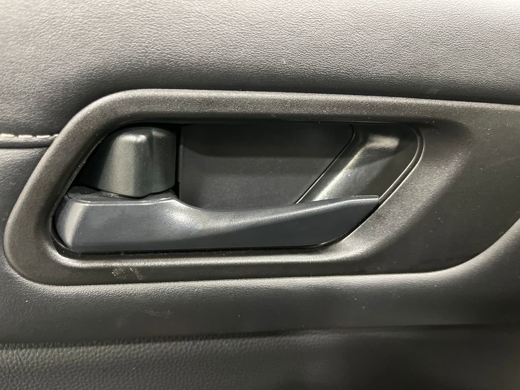 Used 2025 Nissan Pathfinder SV image 11