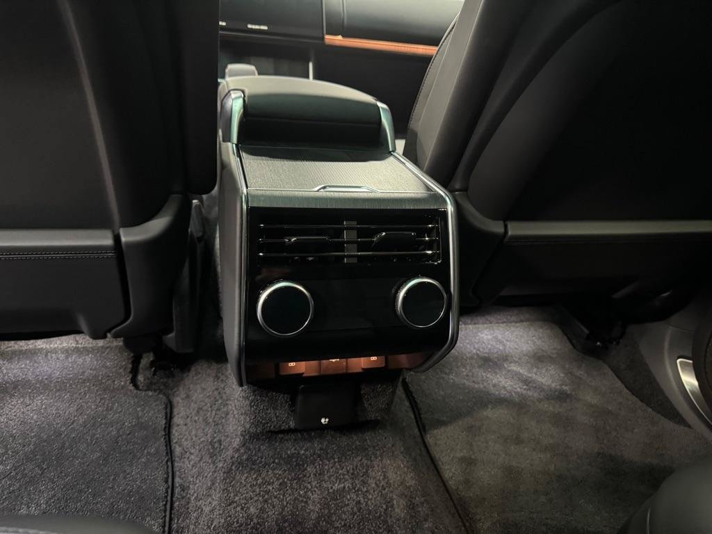 Used 2025 Land Rover Range Rover Long Wheelbase Autobiography AWD/4WD image 18