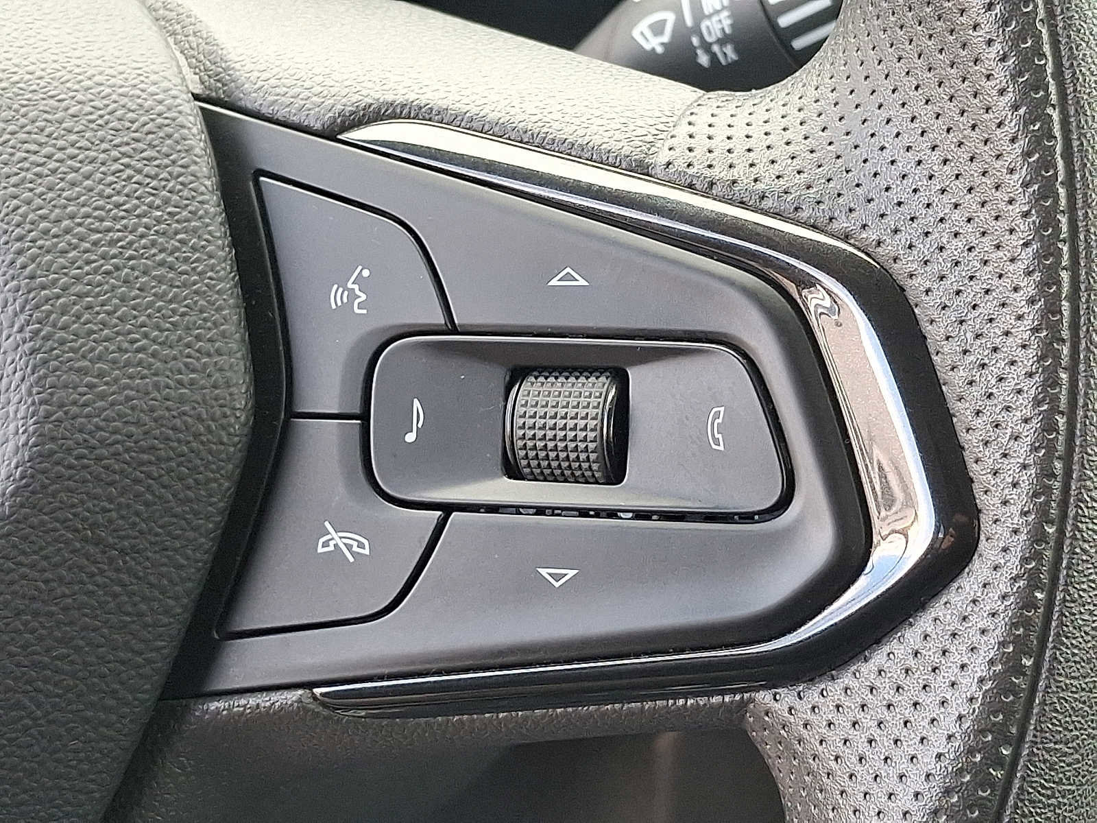 Used 2024 Chevrolet Trax LT FWD image 22