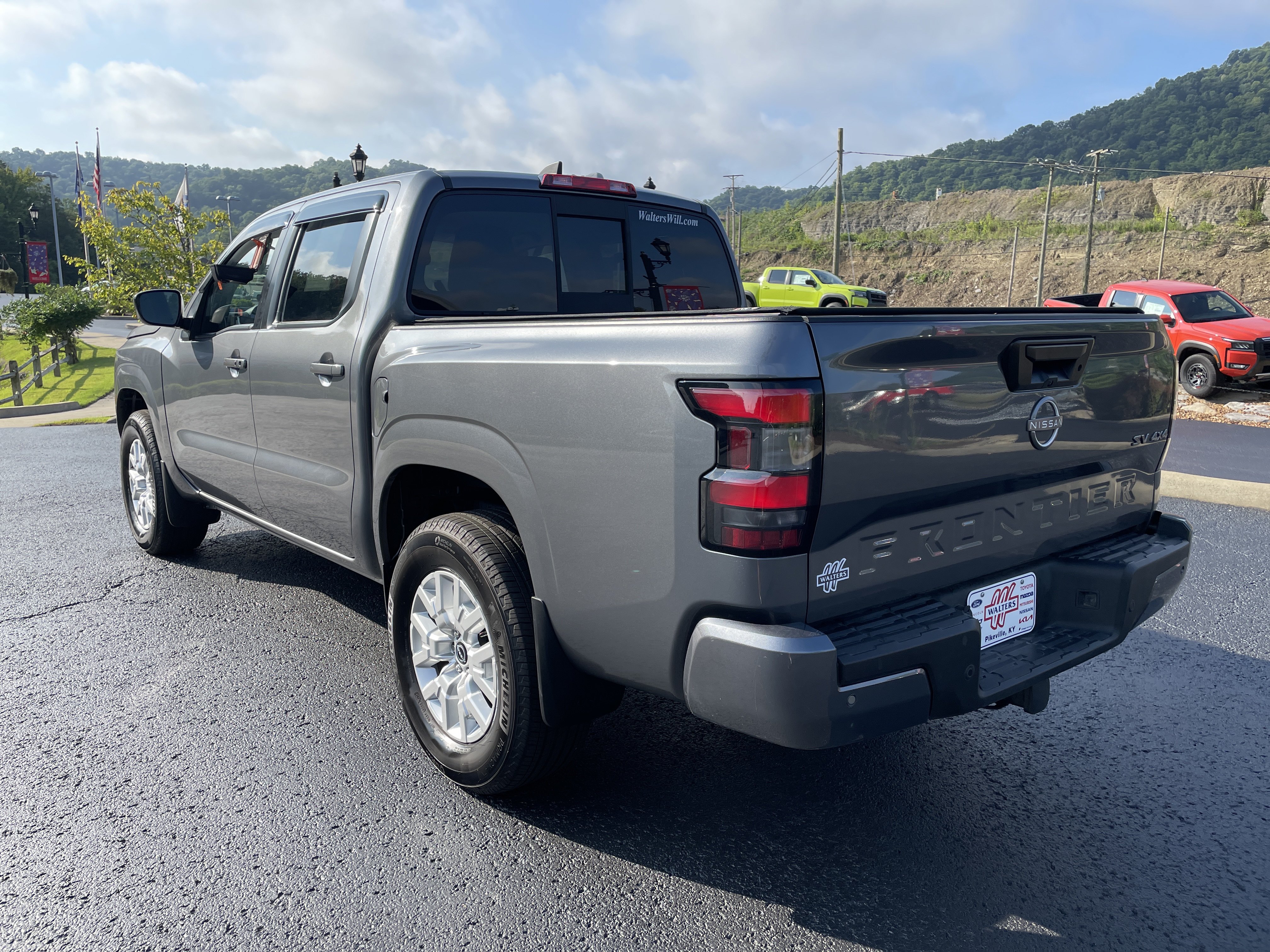 Used 2022 Nissan Frontier SV AWD/4WD image 4