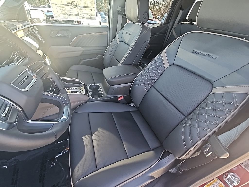 New 2026 GMC Canyon Denali image 12
