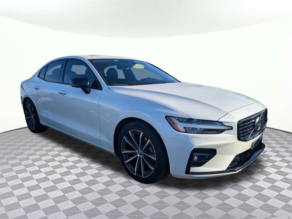 Used 2022 Volvo S60 B5 Momentum