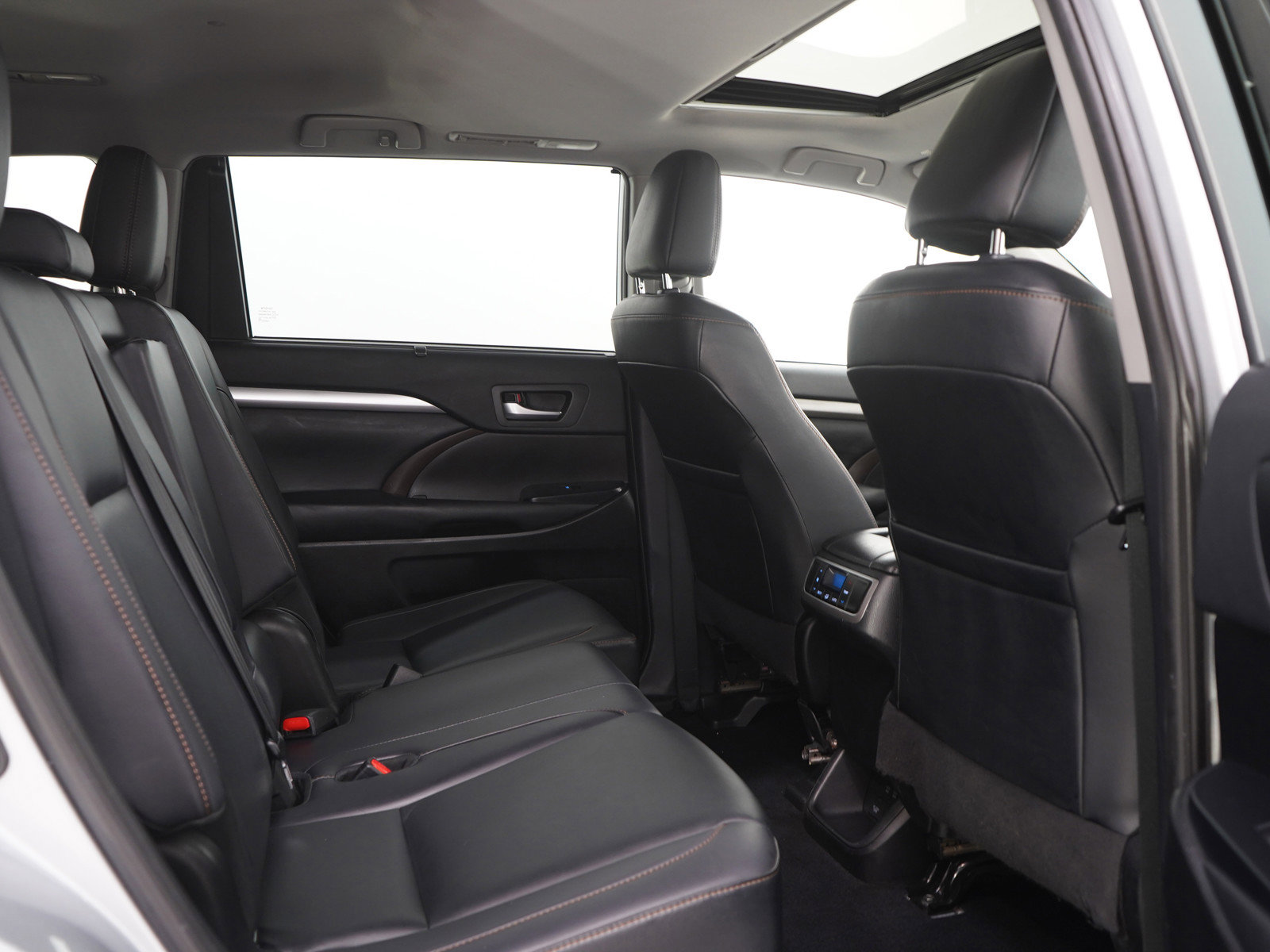 Used 2019 Toyota Highlander XLE AWD/4WD image 15