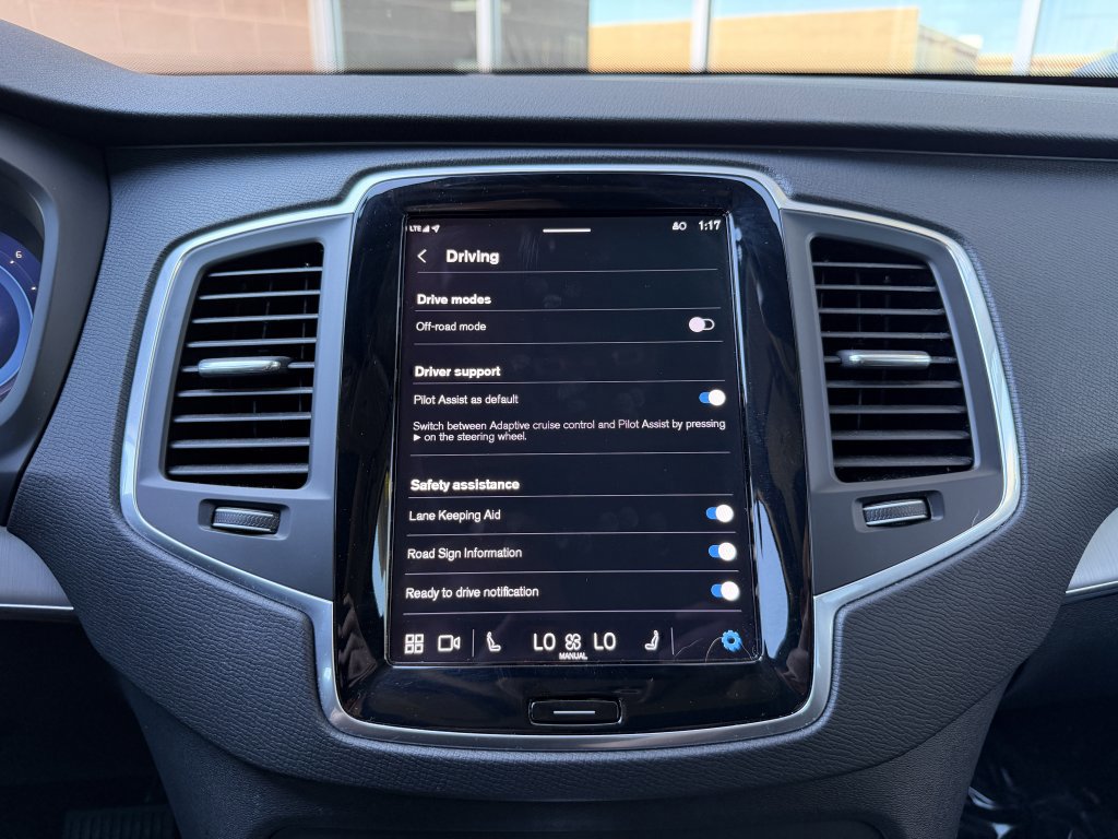 Used 2023 Volvo XC90 B5 Core w/ Protection Package image 23