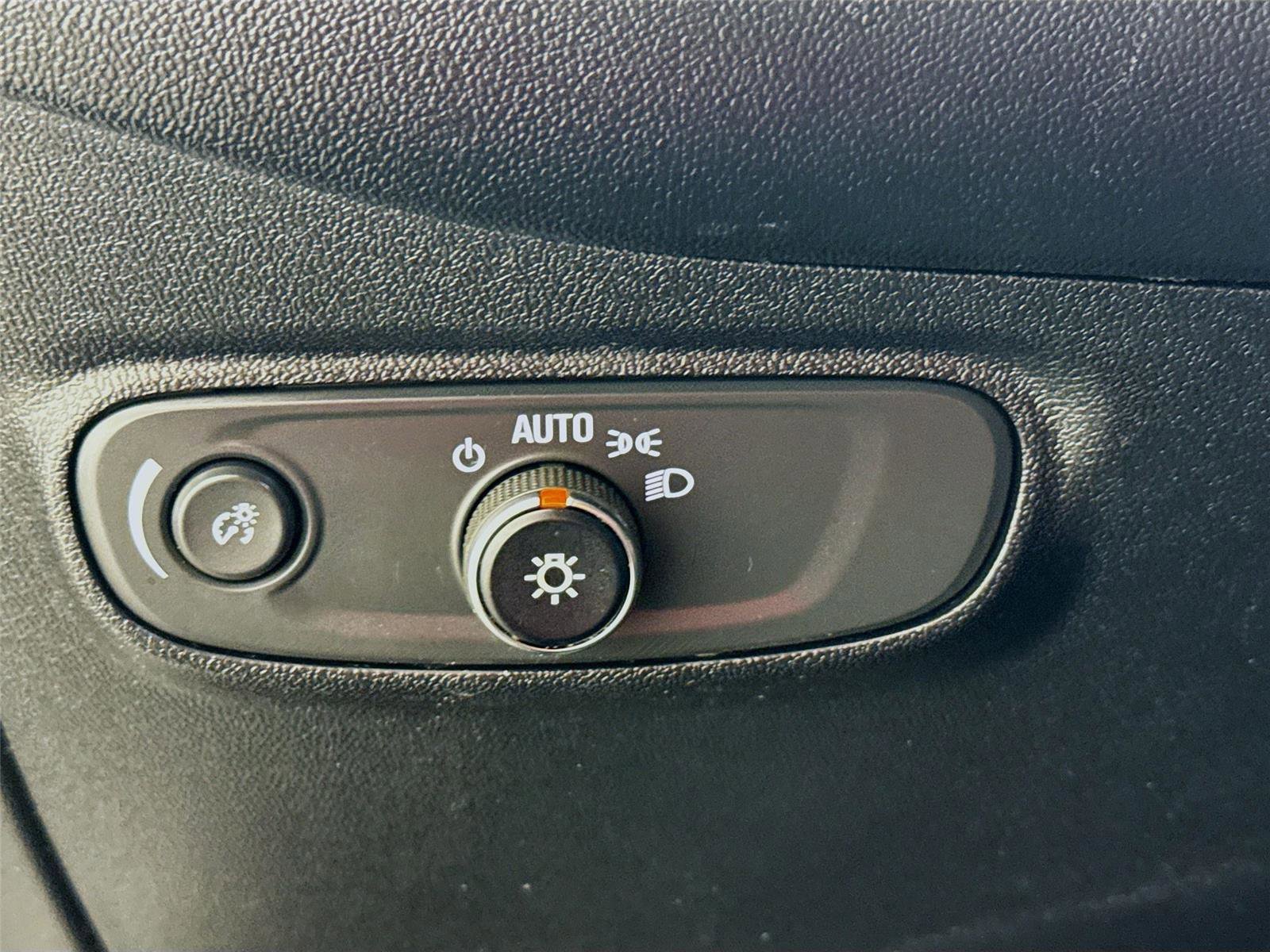 Used 2018 Chevrolet Equinox LS FWD image 7