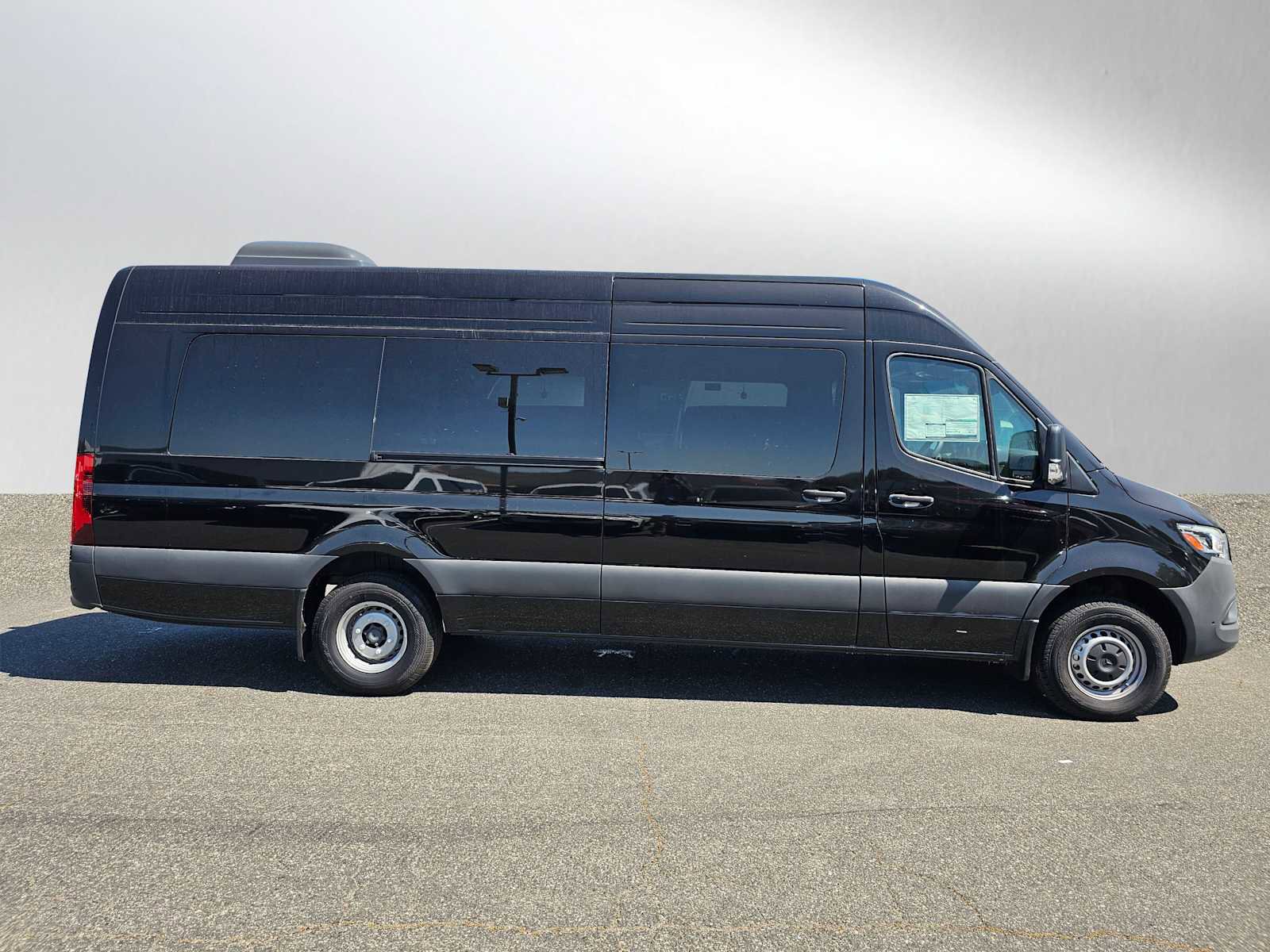 Used 2024 Mercedes-Benz Sprinter 3500 image 2