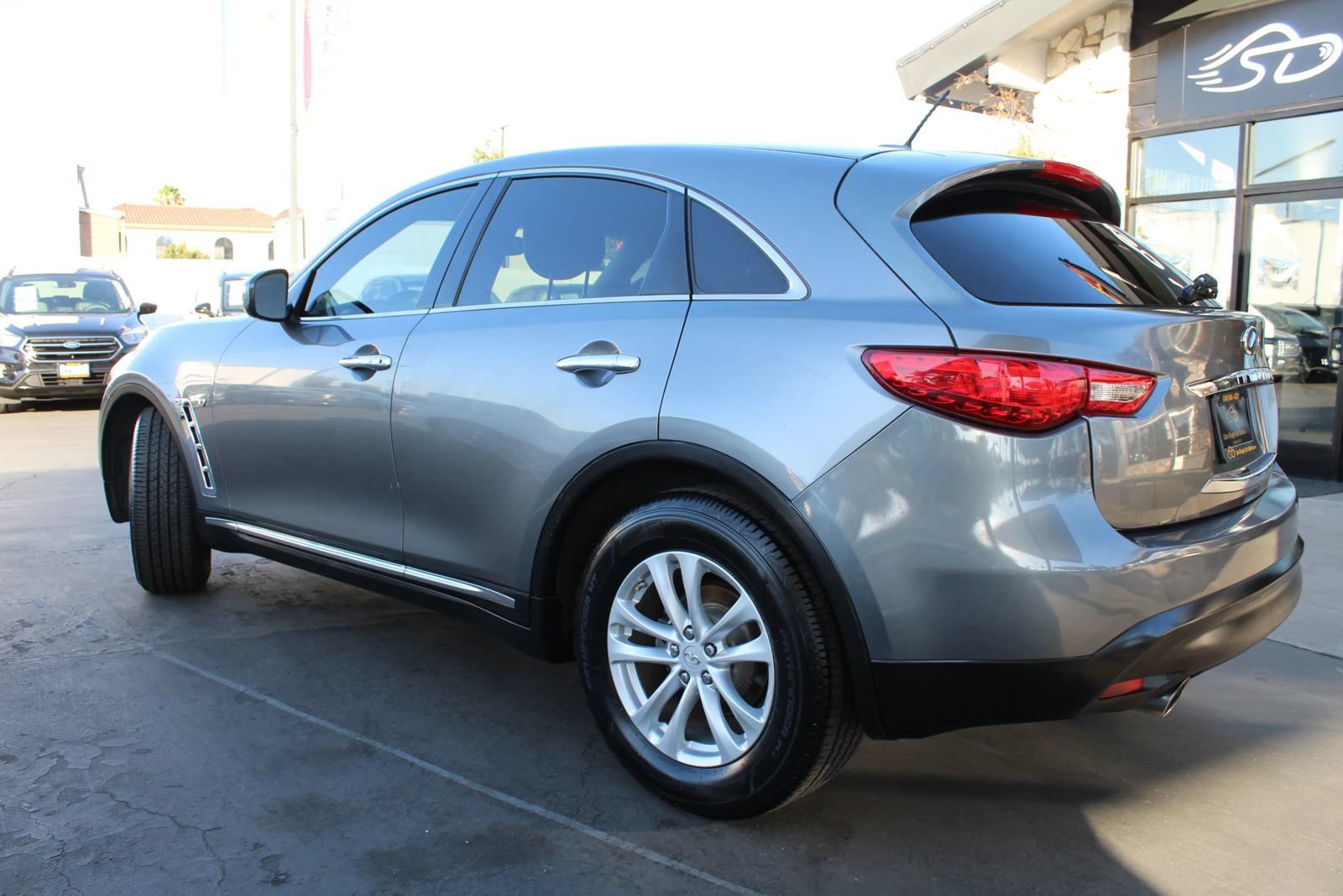 Used 2017 INFINITI QX70 2WD image 3