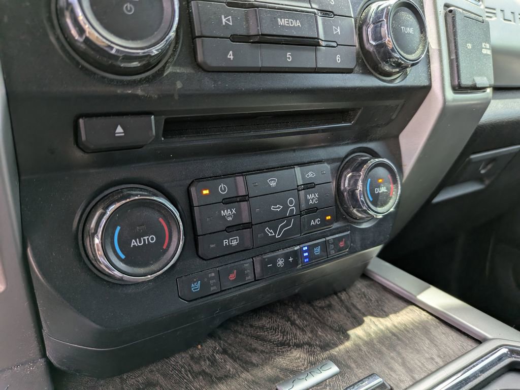 Used 2018 Ford F250 Lariat w/ Lariat Ultimate Package AWD/4WD image 27