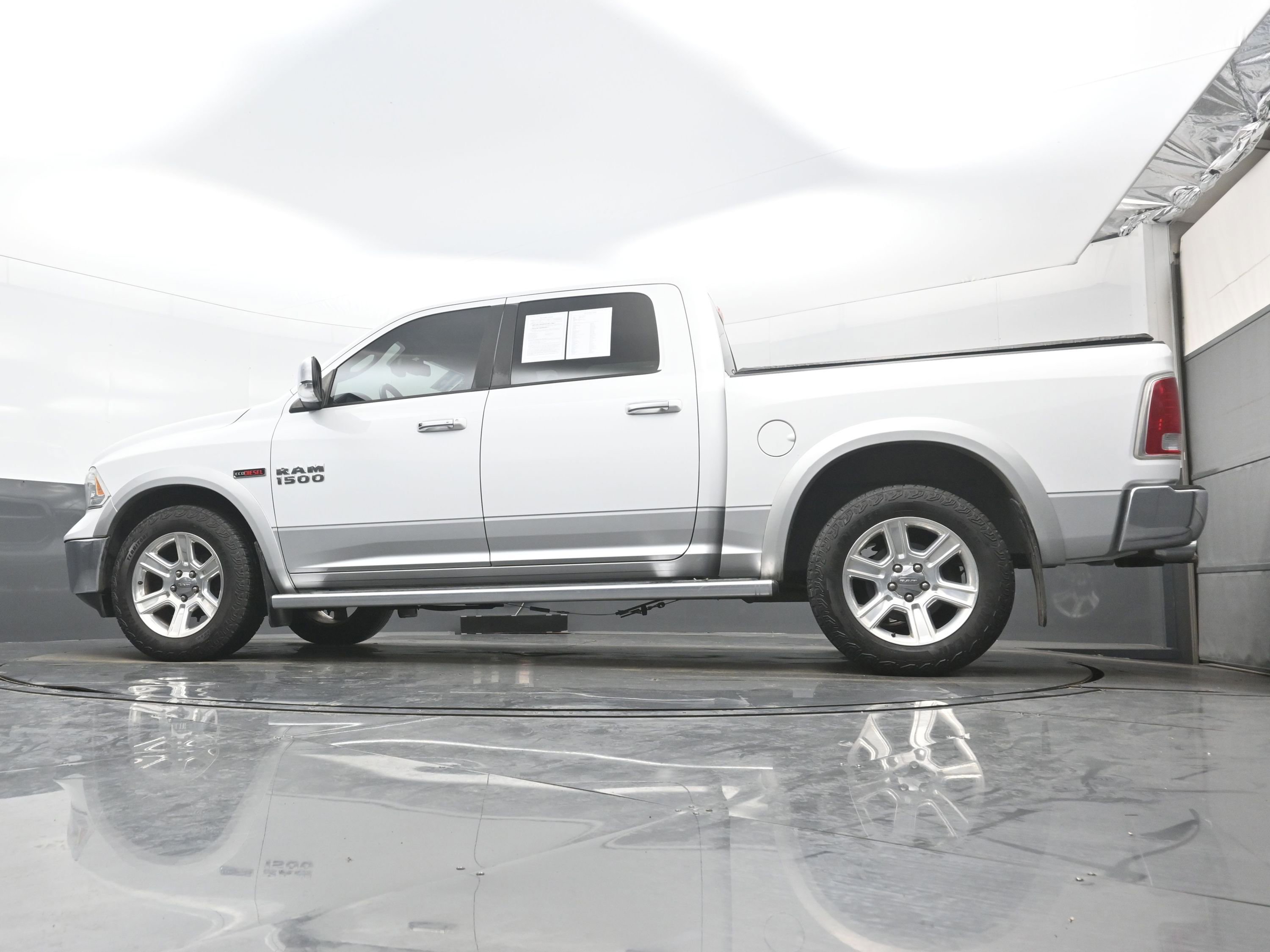 Used 2015 RAM 1500 Laramie image 26