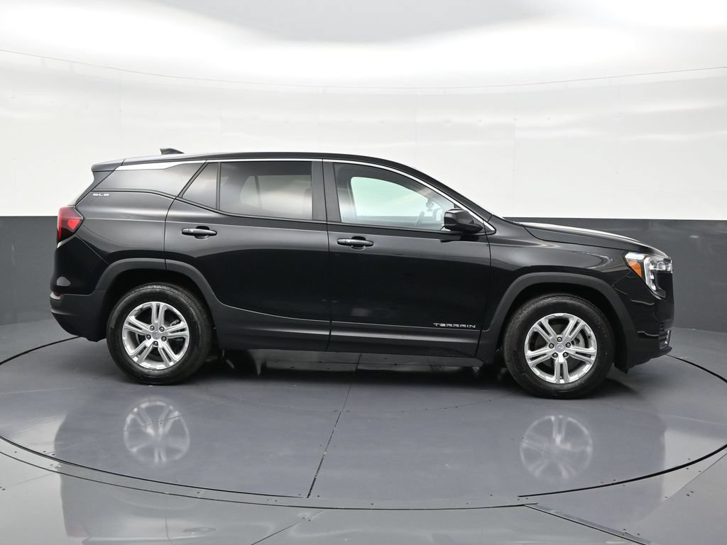 Used 2024 GMC Terrain SLE w/ Driver Convenience Package FWD image 6