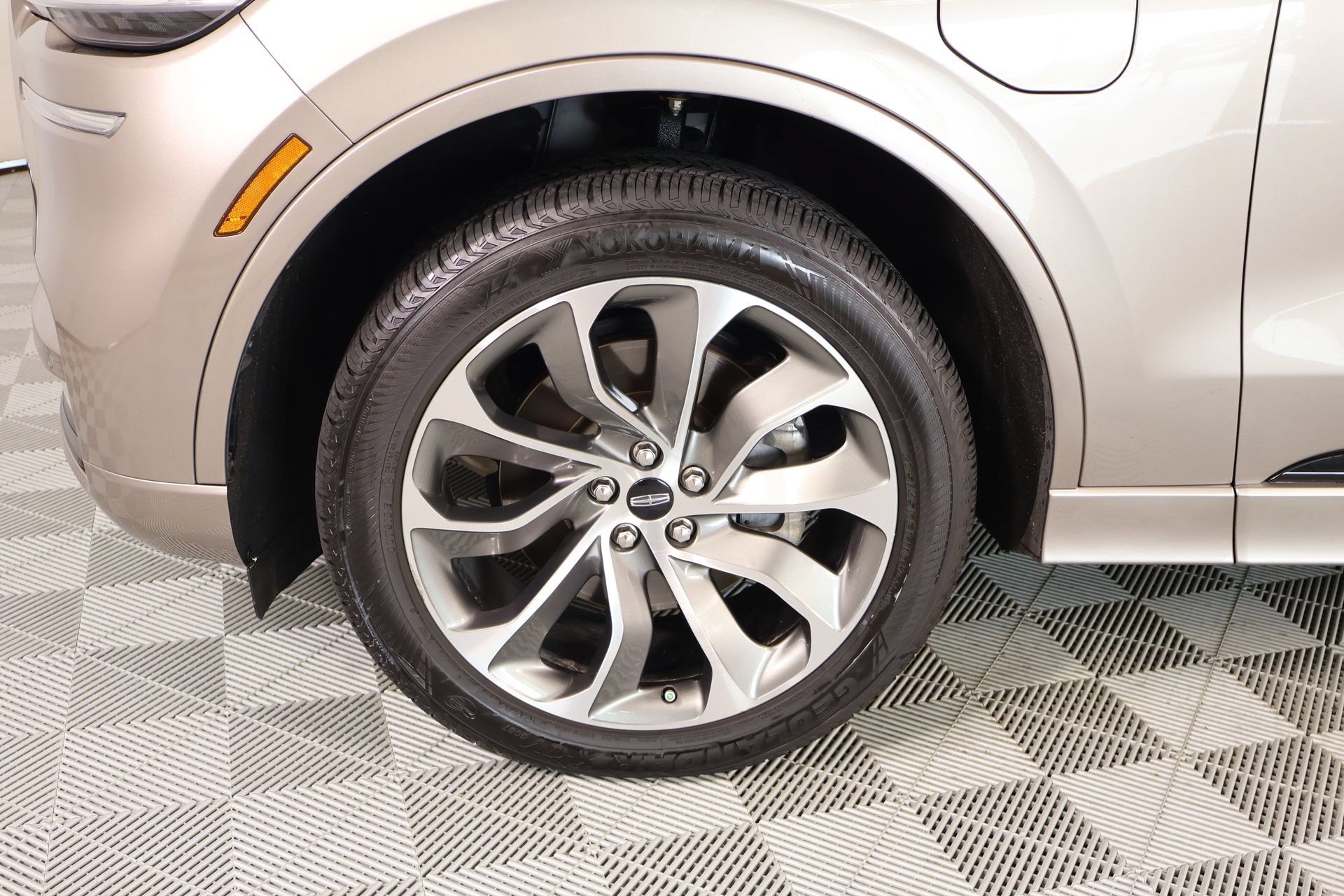 Used 2021 Lincoln Aviator Grand Touring w/ Elements Package Plus AWD/4WD image 19