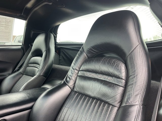 Used 2004 Chevrolet Corvette Coupe w/ Roof Package image 17