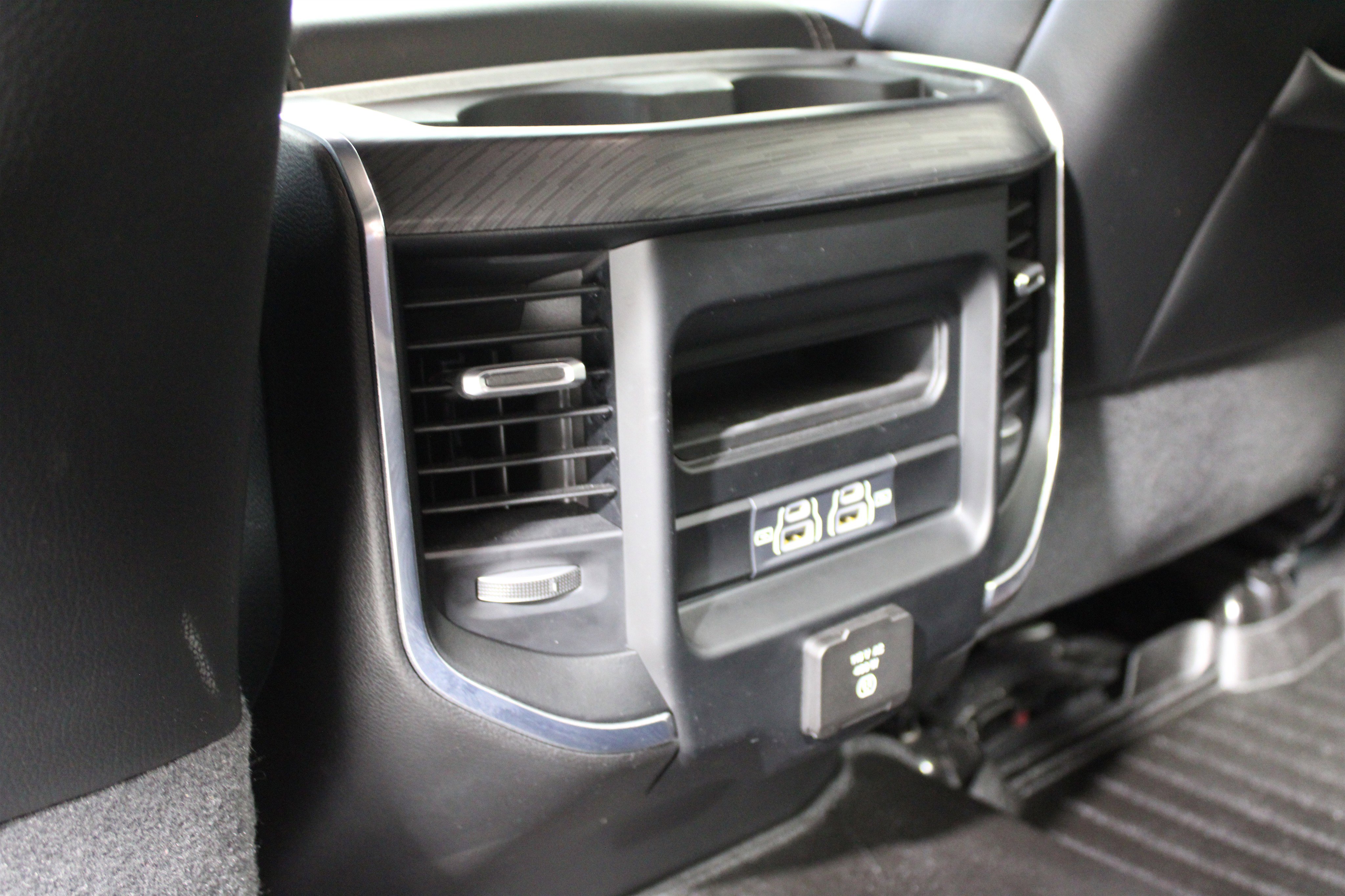 Used 2024 RAM 2500 Laramie w/ Night Edition image 27