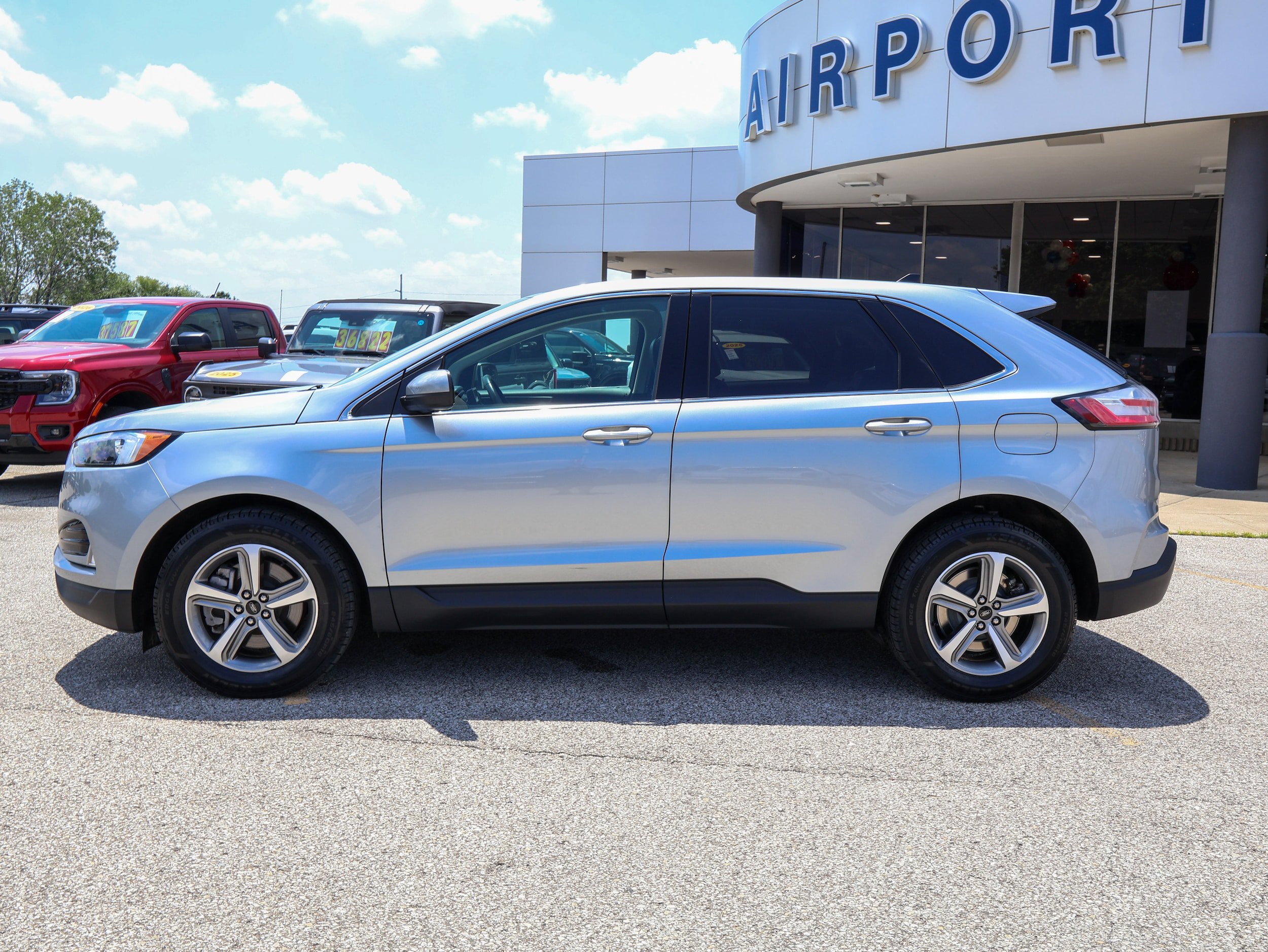 Used 2024 Ford Edge SEL w/ Convenience Package AWD/4WD image 2