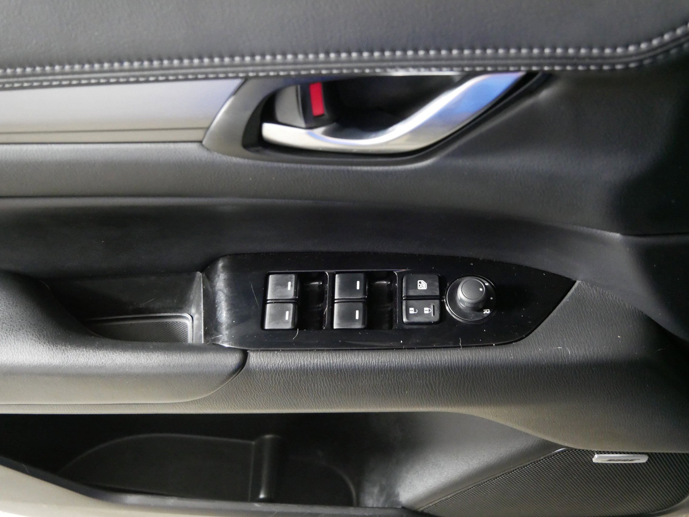 Used 2019 MAZDA CX-5 Touring image 19