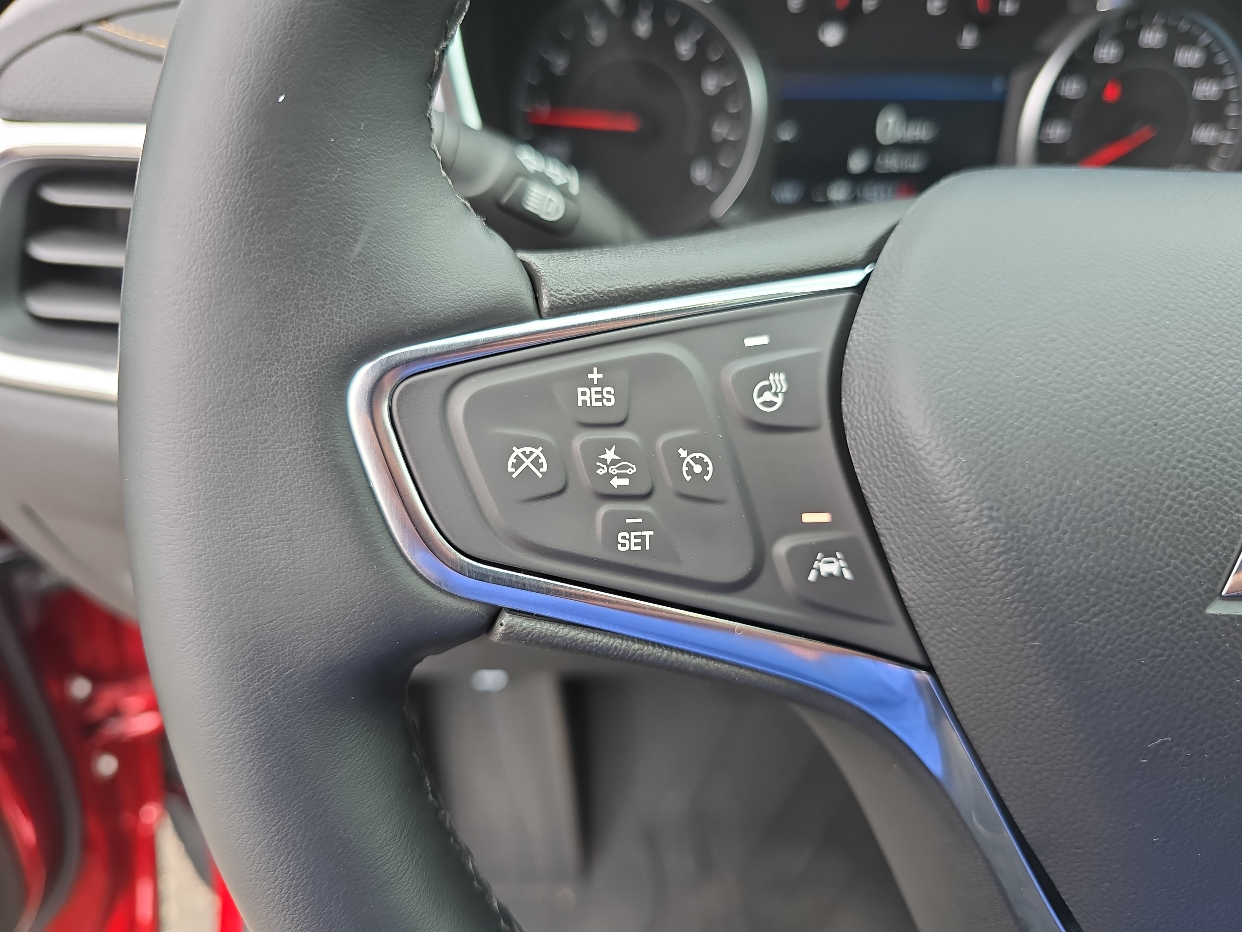 Used 2024 Chevrolet Equinox Premier AWD/4WD image 17