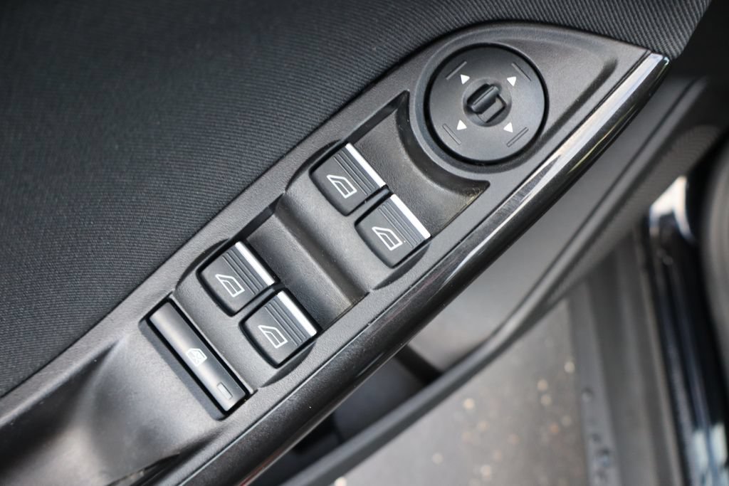 Used 2018 Ford Focus Titanium FWD image 28