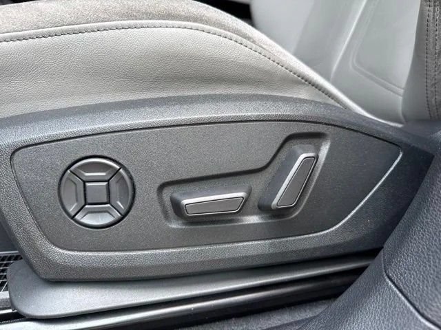 Used 2020 Audi Q3 2.0T Premium Plus w/ Premium Plus Package AWD/4WD image 23