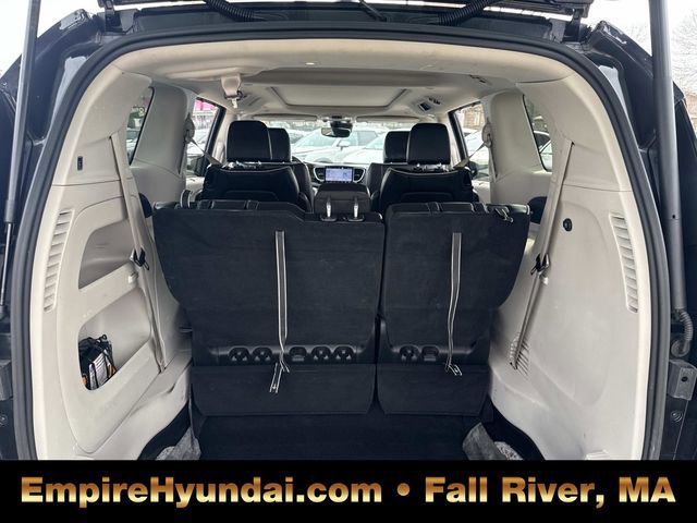 Used 2023 Chrysler Pacifica Limited image 7