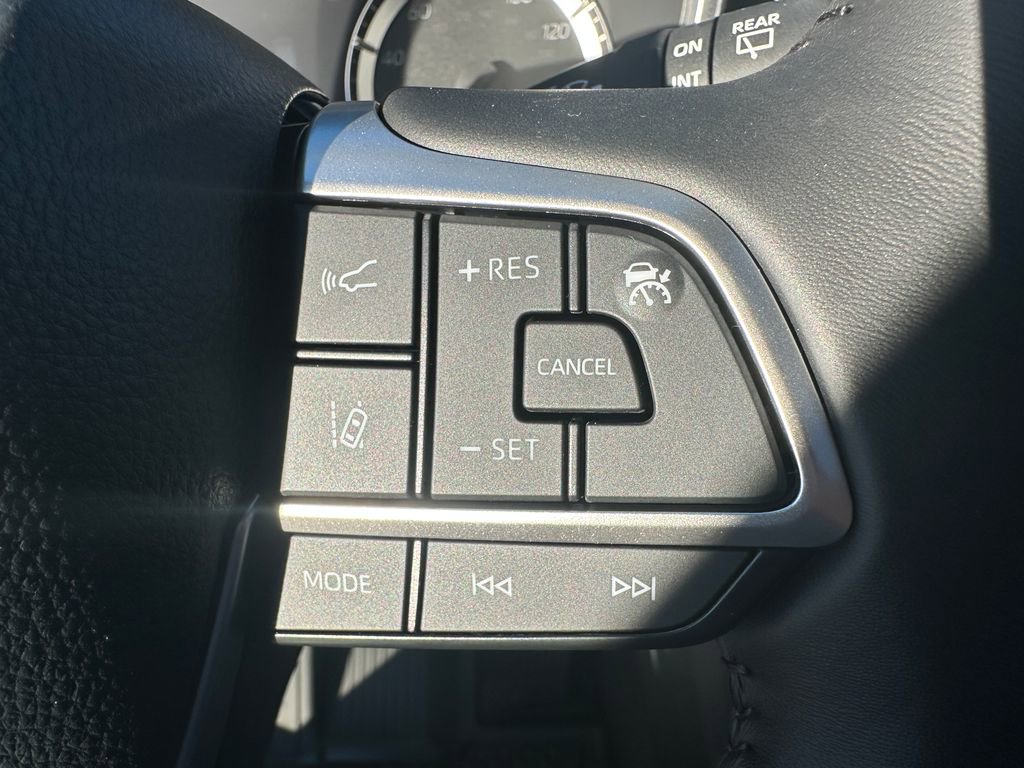 New 2025 Toyota Highlander XLE image 22