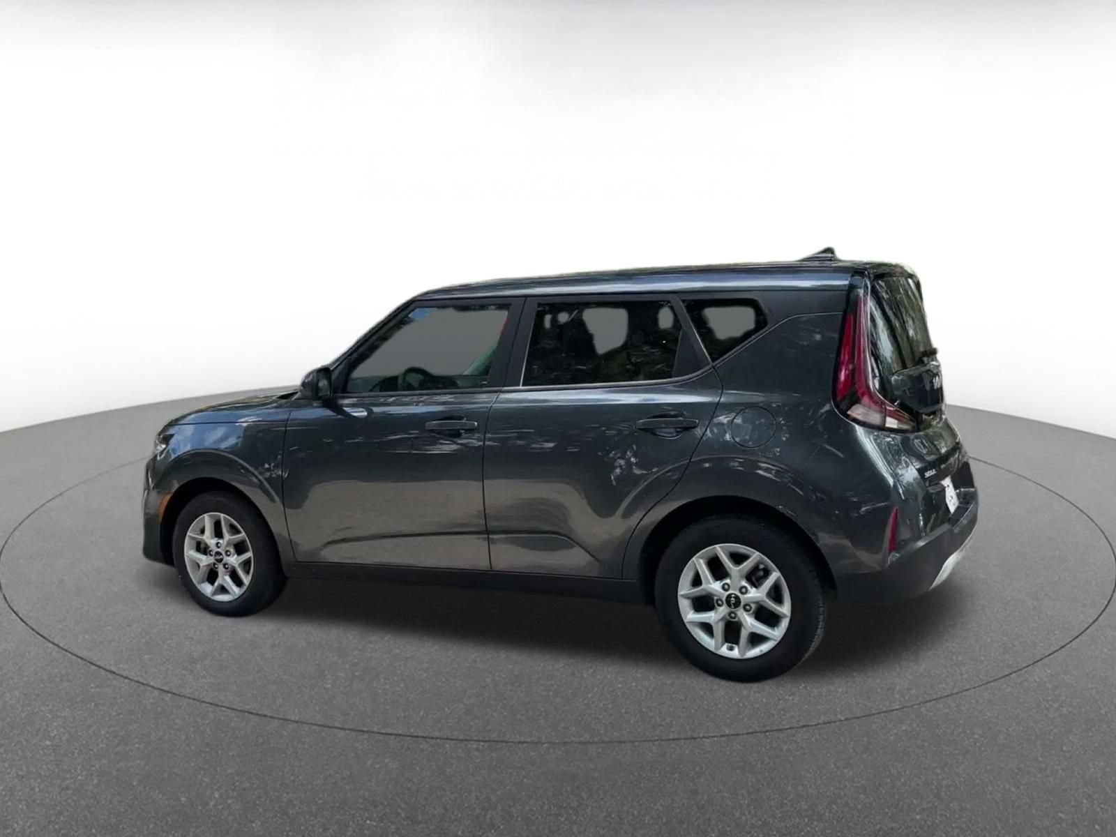 Used 2025 Kia Soul LX w/ LX Technology Package FWD image 9