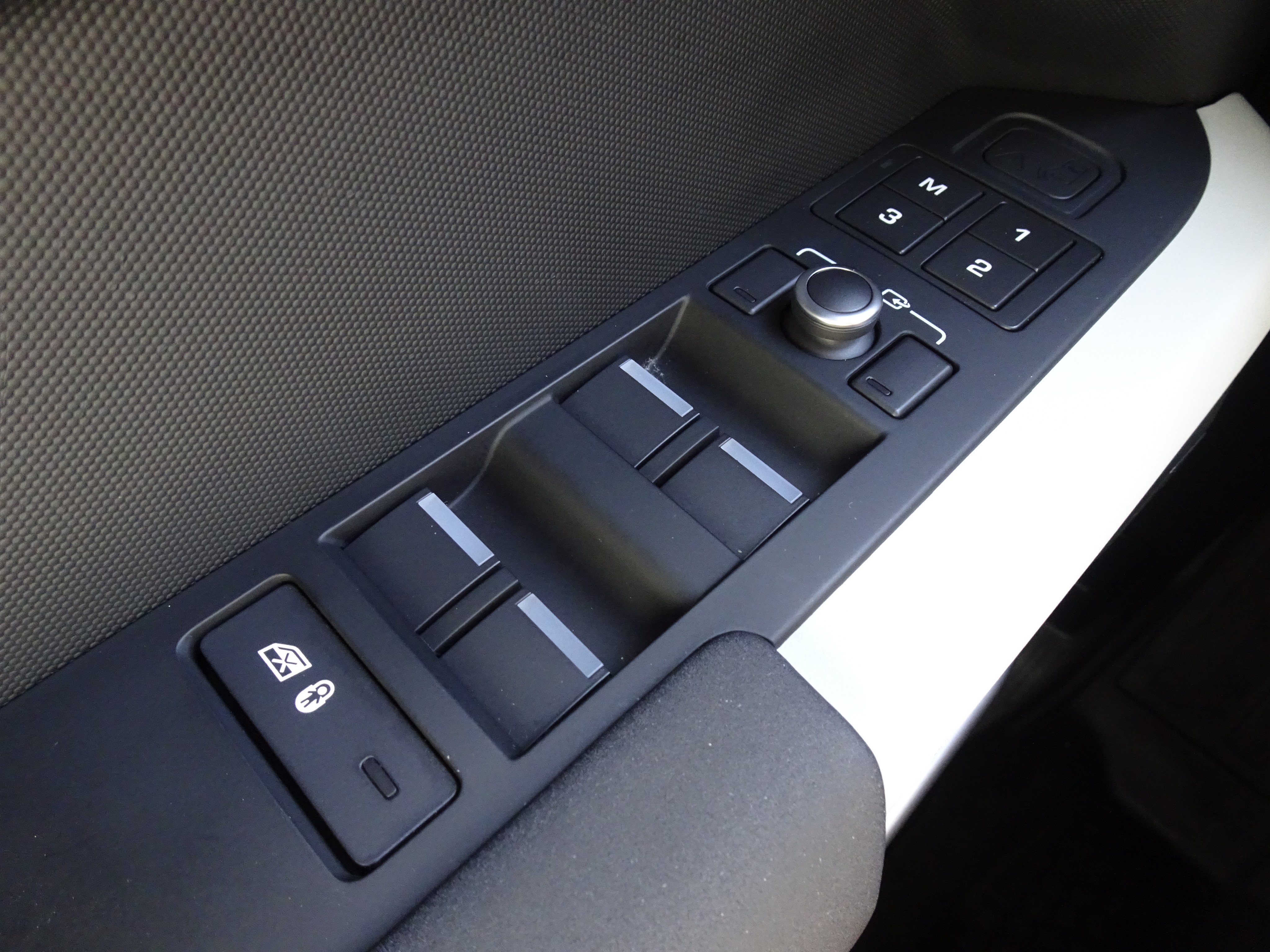 Used 2022 Land Rover Defender 110 SE AWD/4WD image 36
