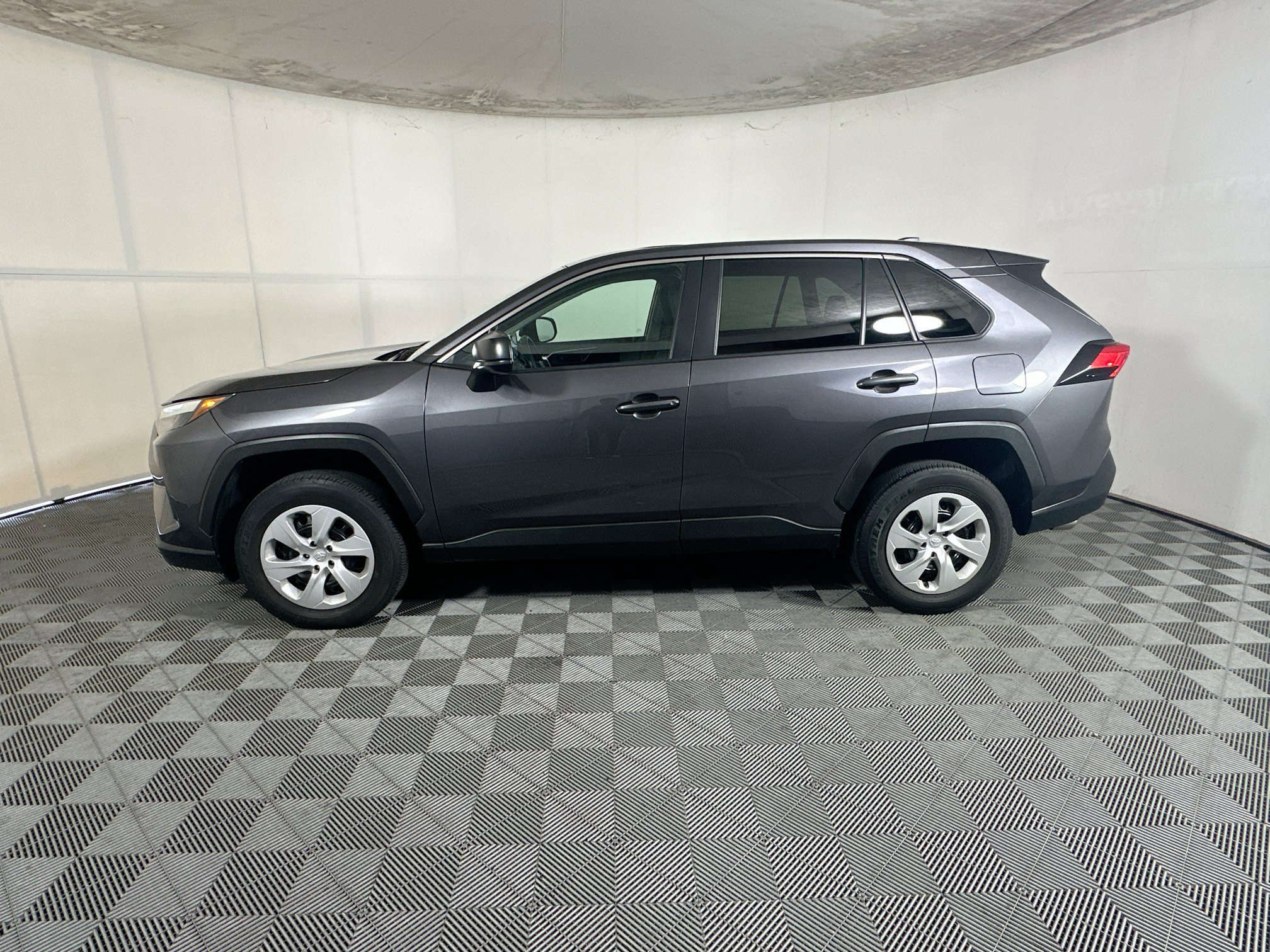 Used 2024 Toyota RAV4 LE FWD image 6