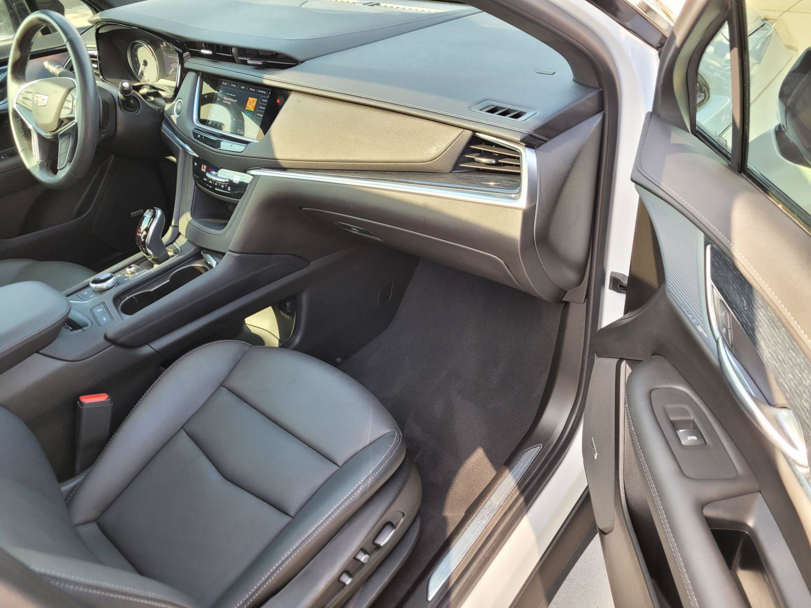 Used 2024 Cadillac XT5 Premium Luxury w/ Technology Package FWD image 23
