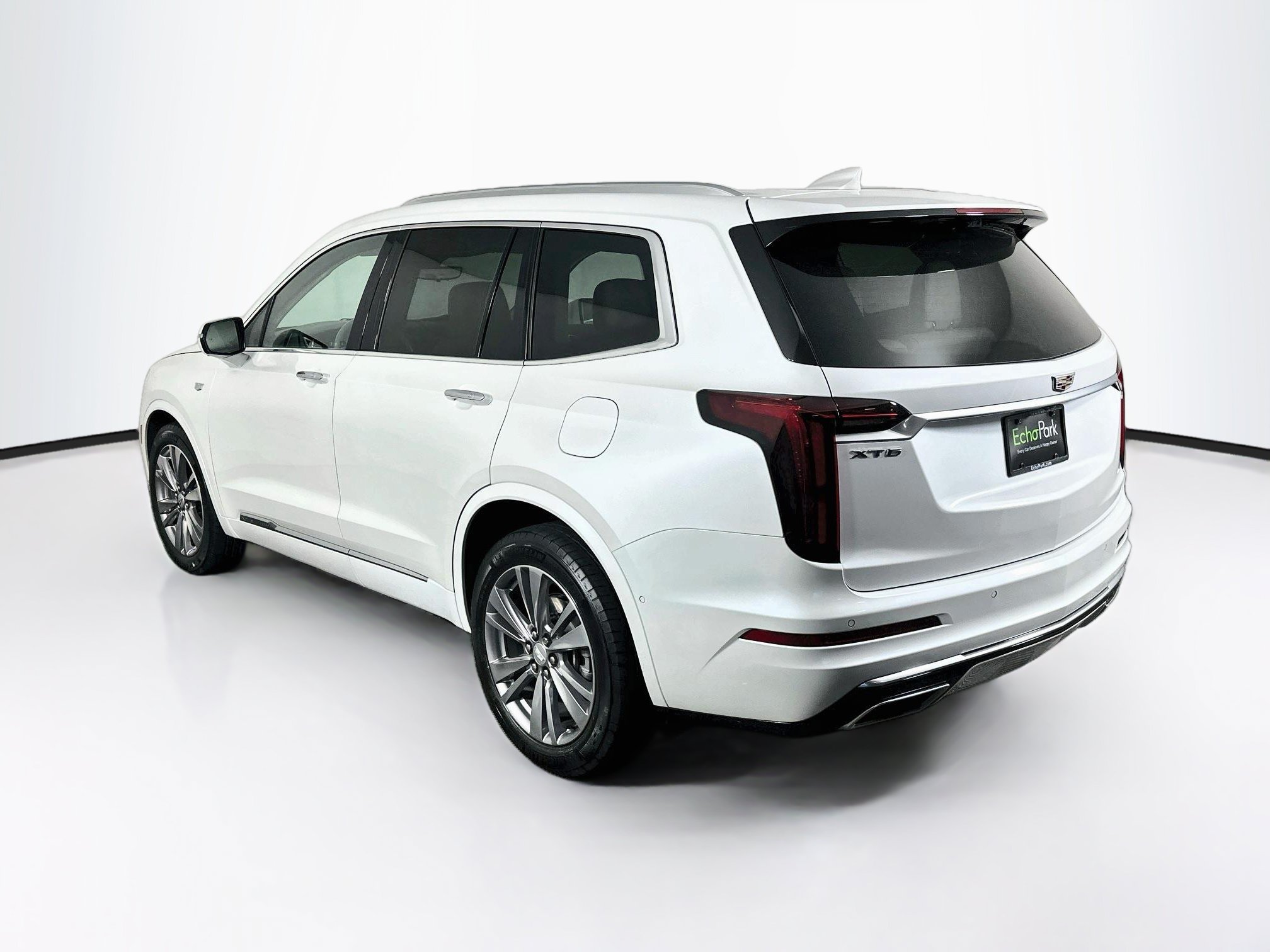 Used 2023 Cadillac XT6 Premium Luxury w/ Technology Package FWD image 5