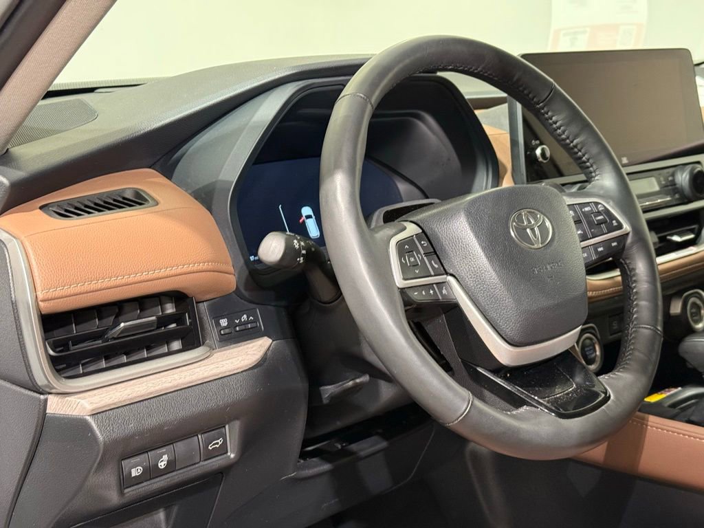 Certified 2024 Toyota Grand Highlander AWD image 17