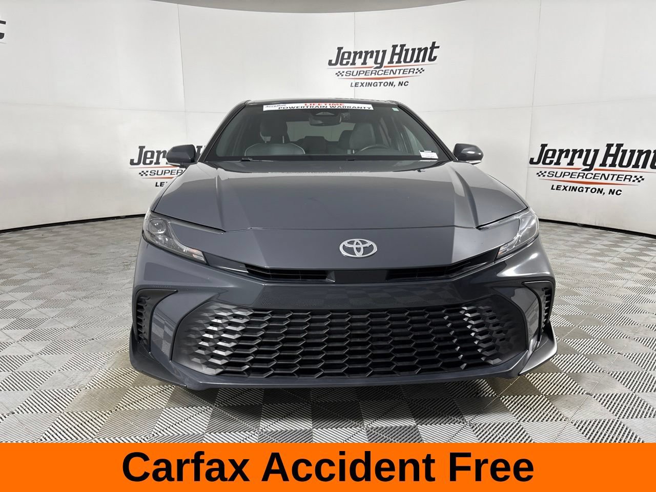 Used 2025 Toyota Camry SE FWD image 3