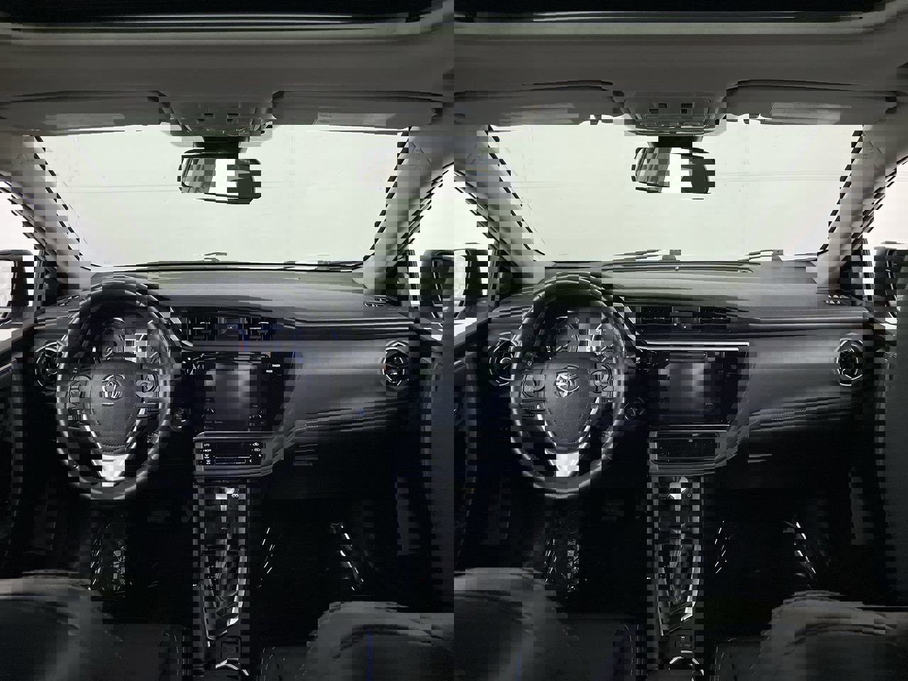 Used 2017 Toyota Corolla XSE image 30