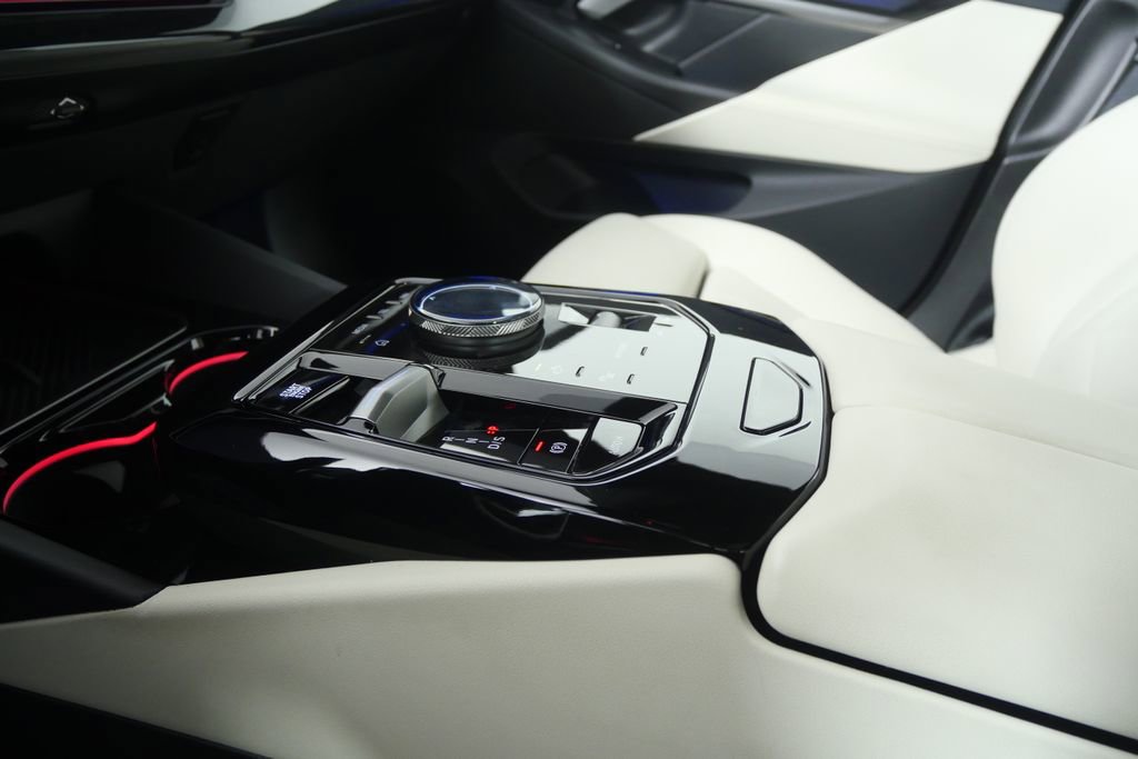 Certified 2025 BMW 540i xDrive AWD/4WD image 22