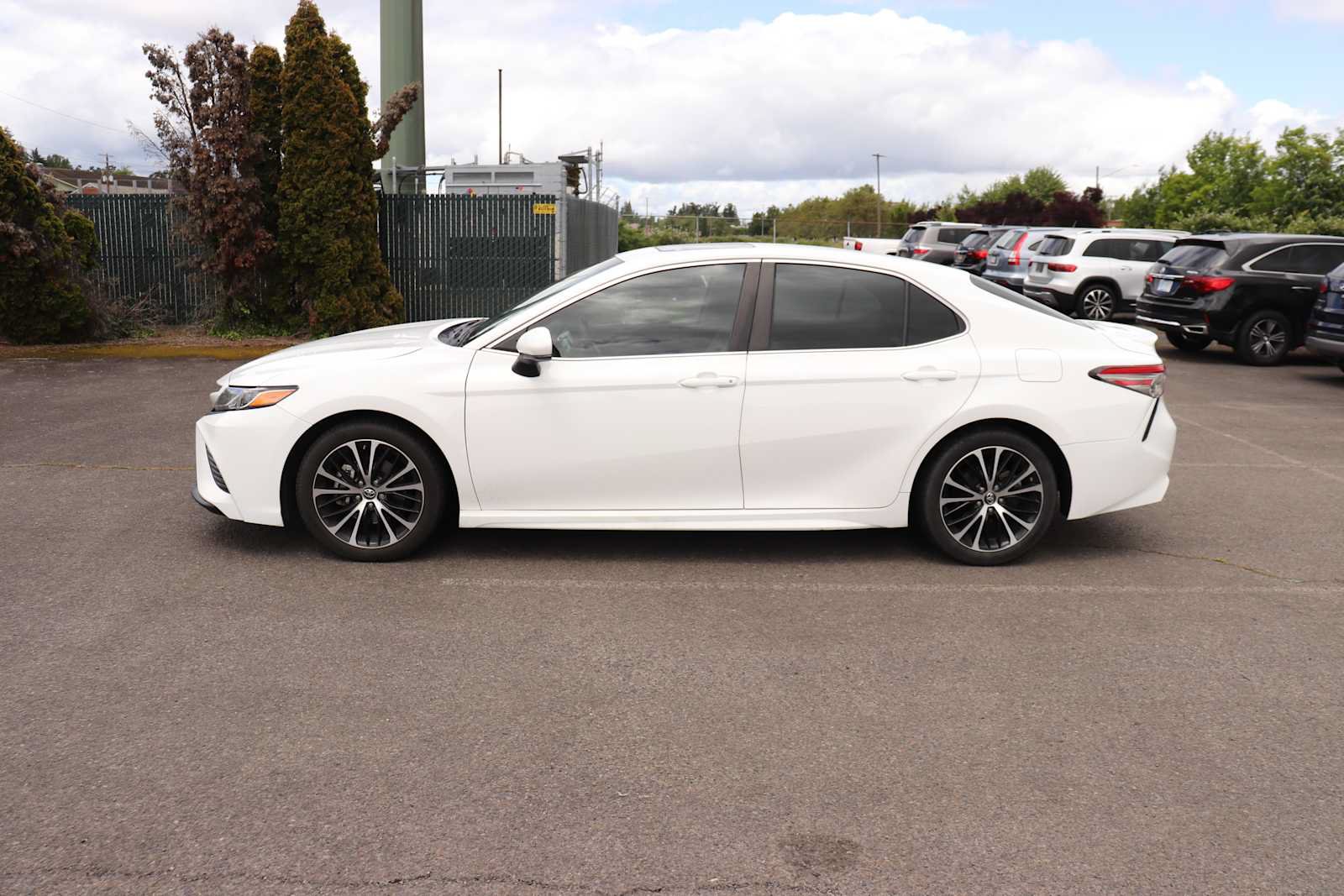 Certified 2018 Toyota Camry SE w/ Moonroof Package FWD image 8