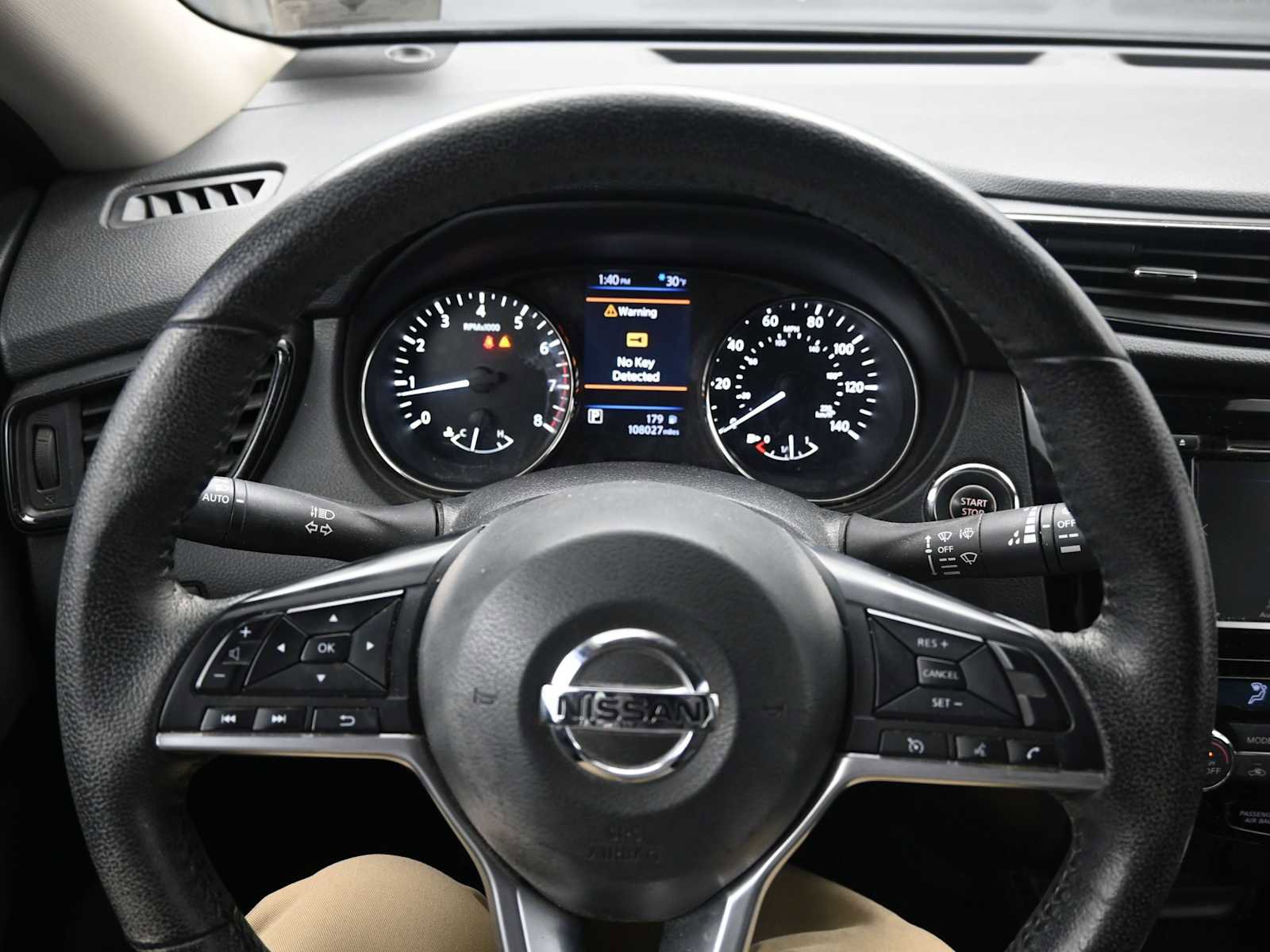 Used 2020 Nissan Rogue SV image 11