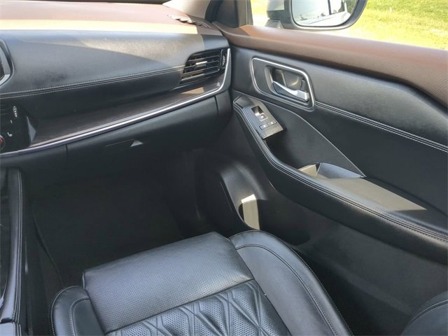 Used 2023 Nissan Rogue Platinum w/ Platinum Premium Package image 16