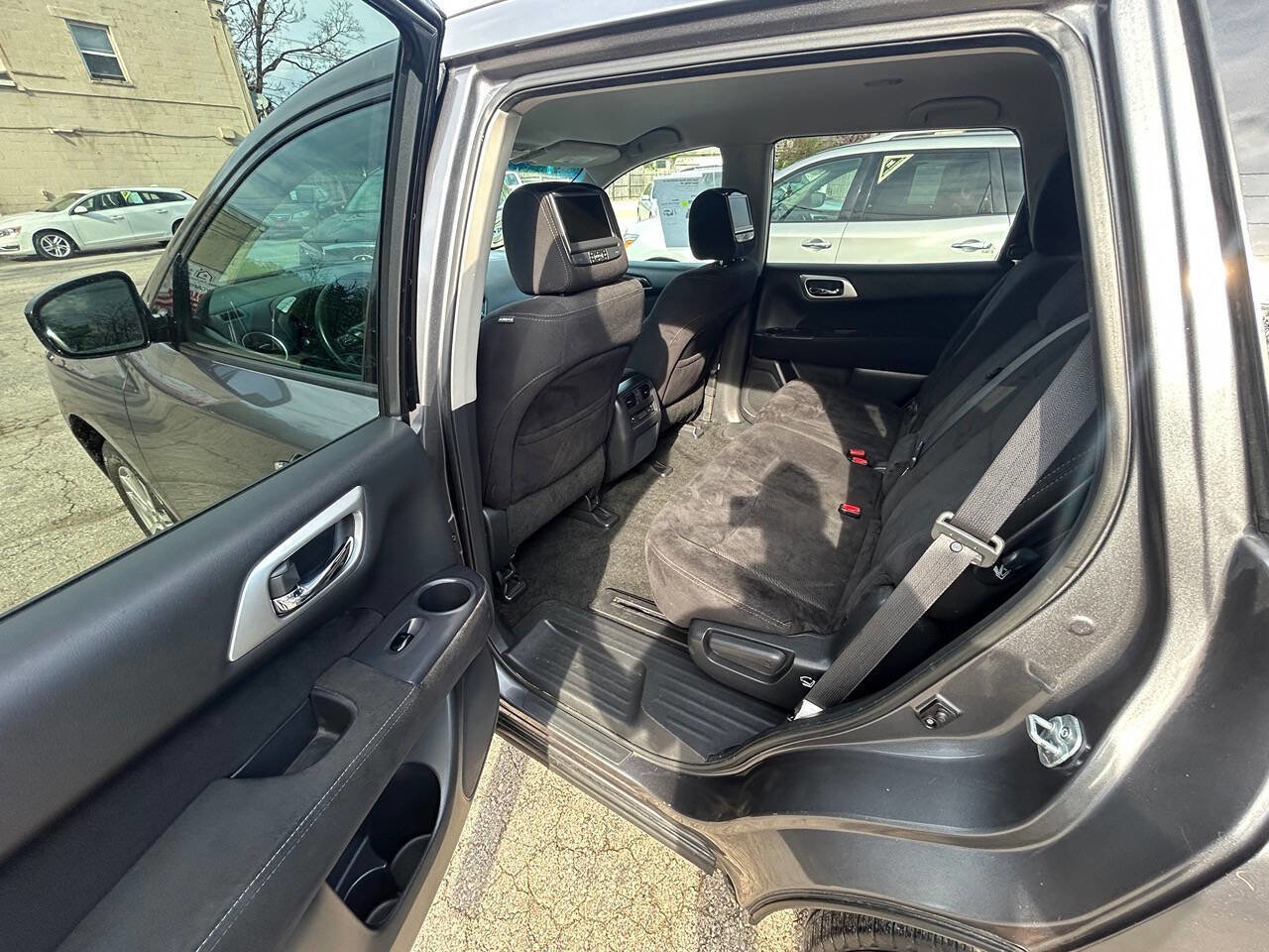 Used 2016 Nissan Pathfinder SV w/ Cargo Package image 8