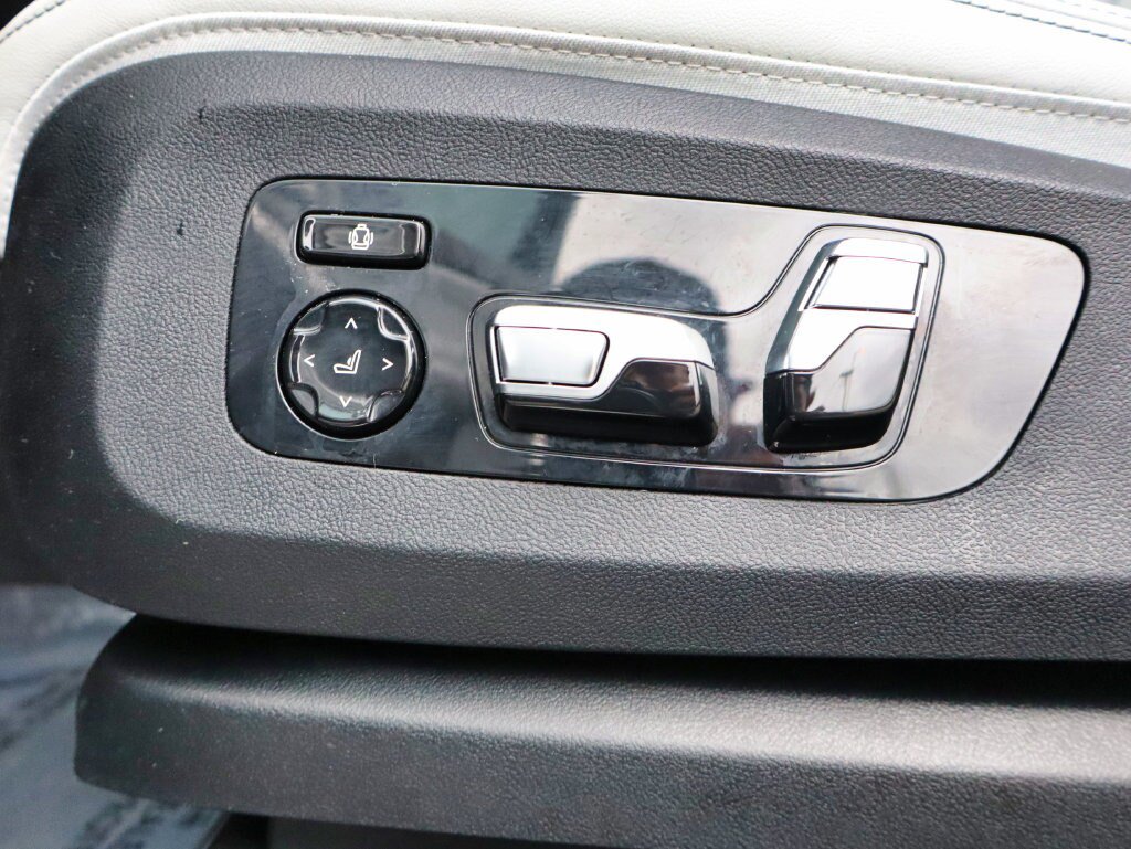 Used 2025 BMW X7 xDrive40i w/ M Sport Package AWD/4WD image 49