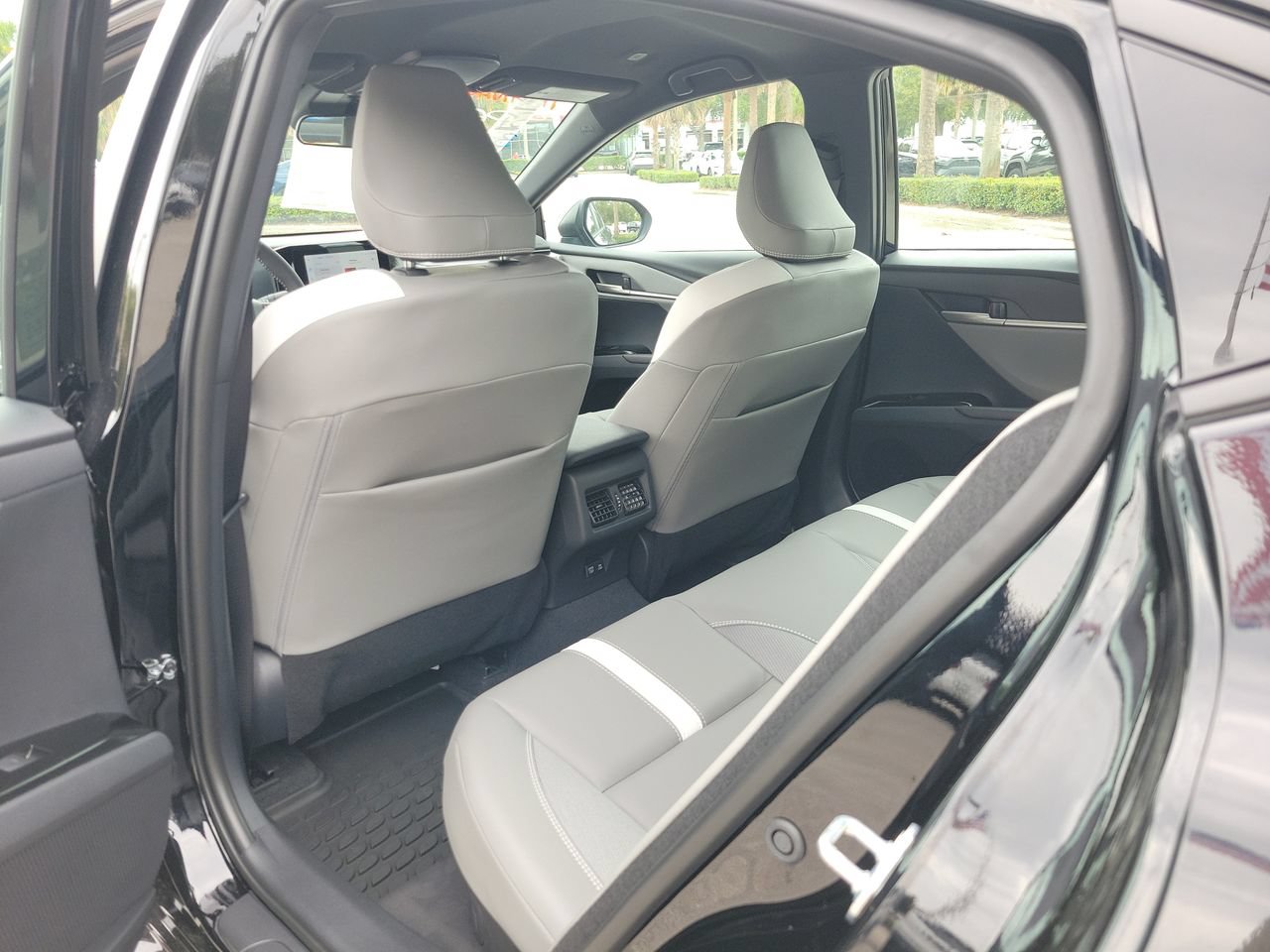 Used 2026 Toyota Camry SE FWD image 10