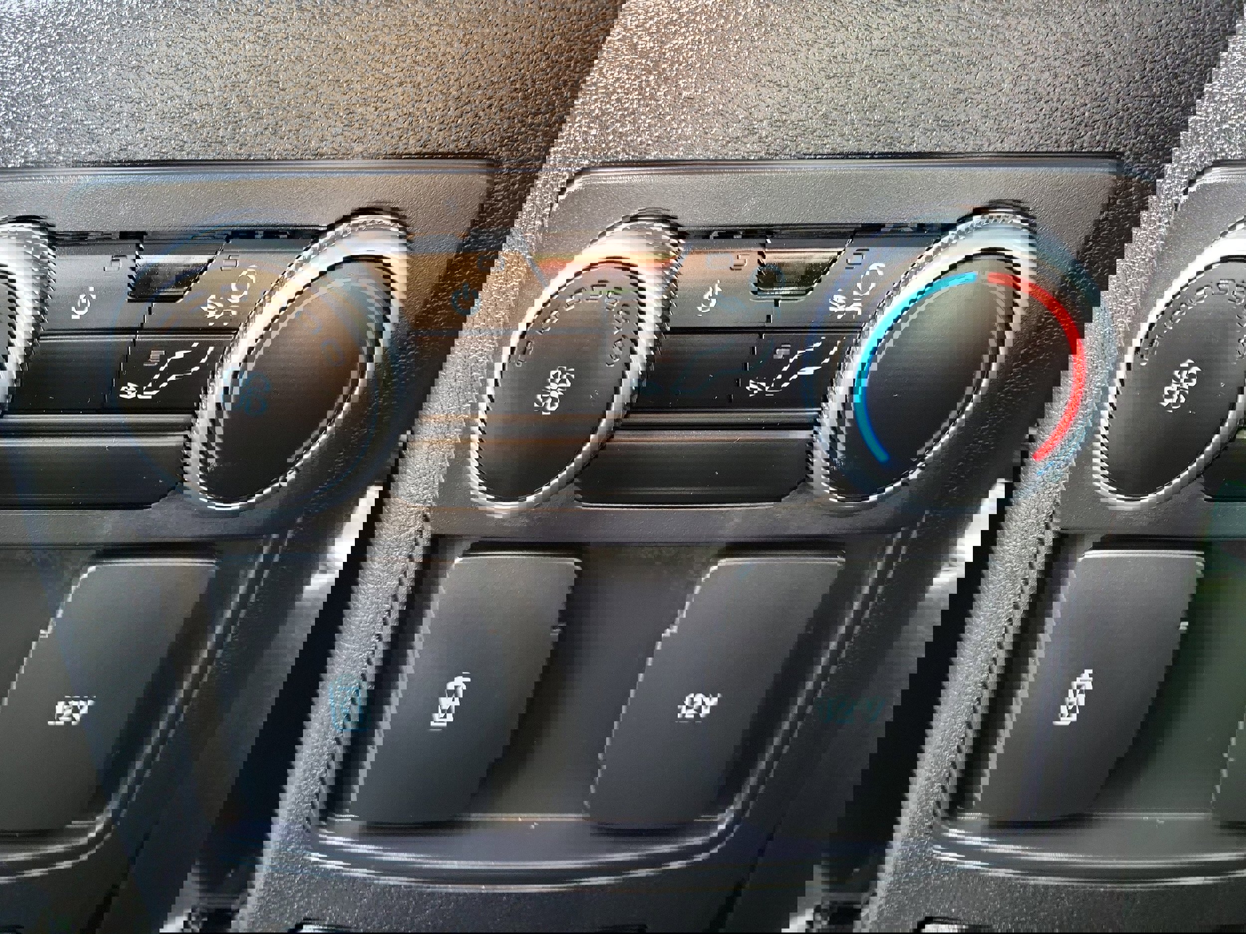 Used 2023 Ford Explorer XLT w/ Equipment Group 202A image 17