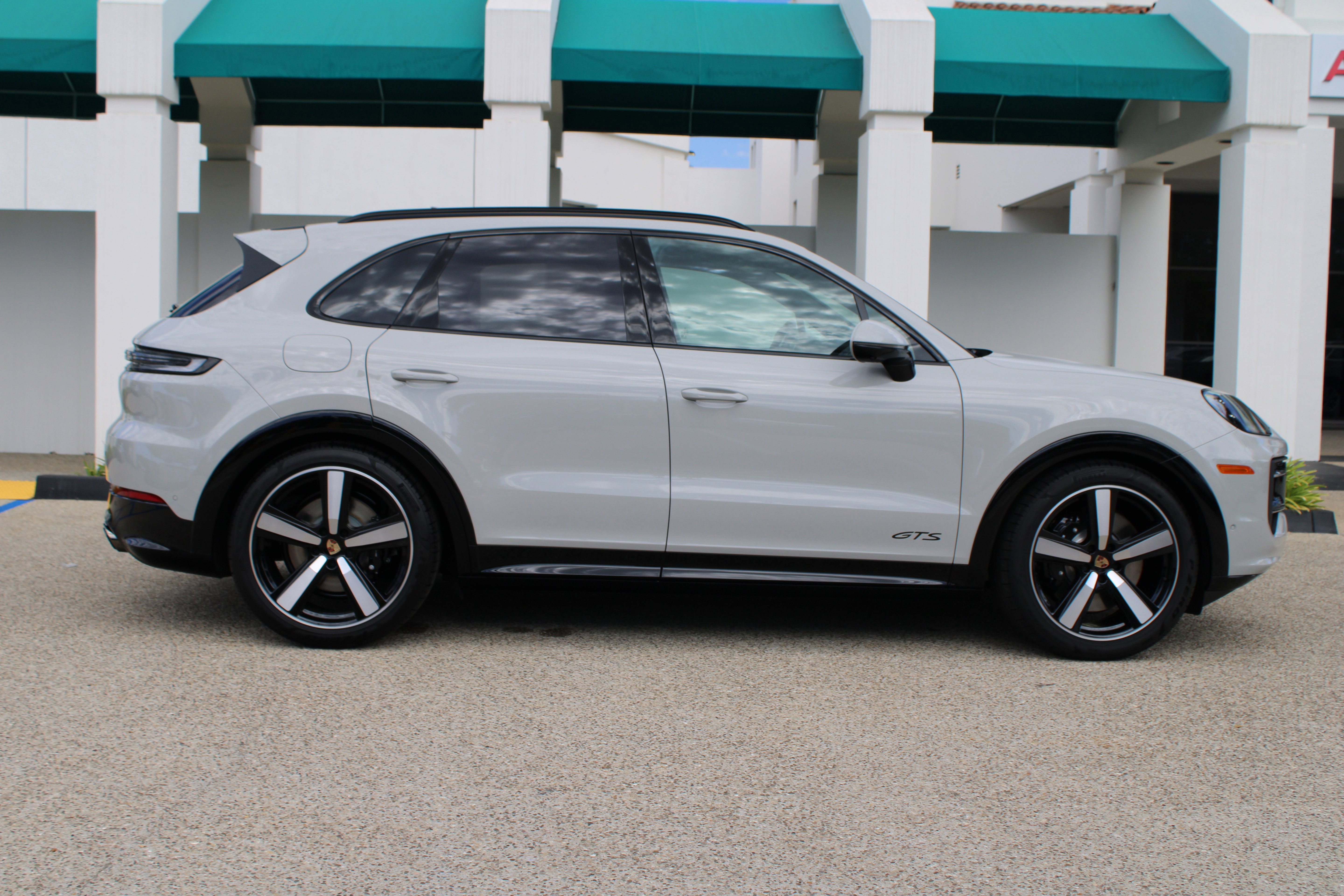 New 2026 Porsche Cayenne GTS image 8