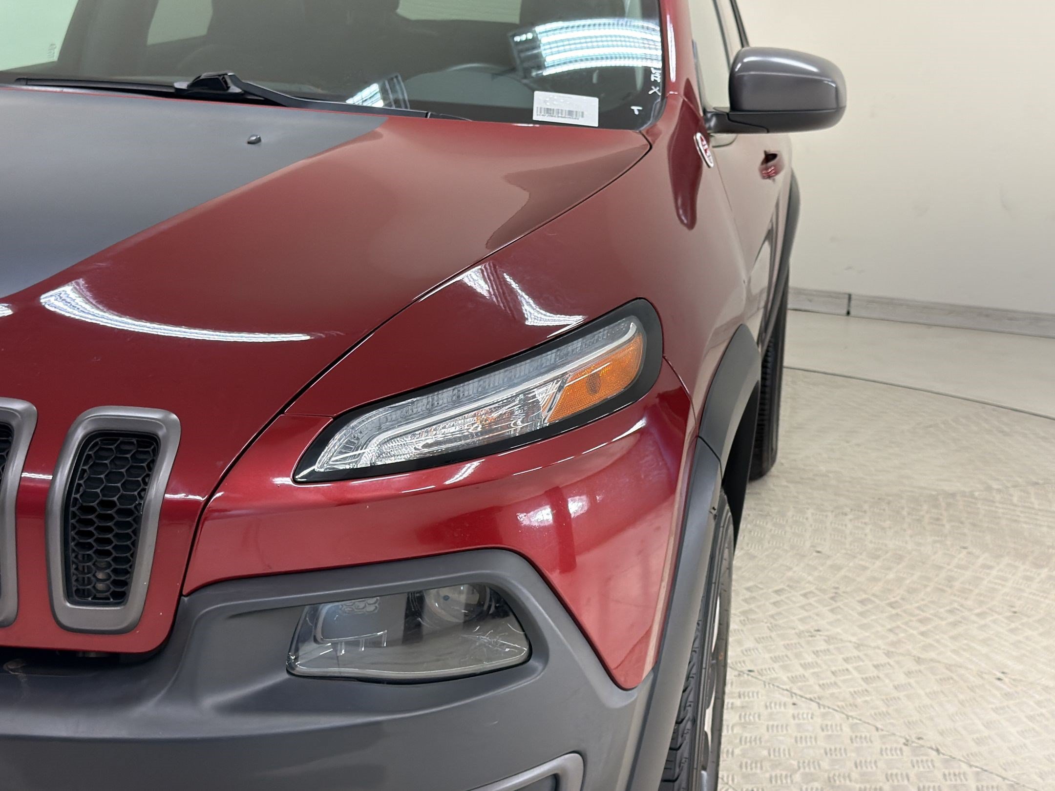 Used 2017 Jeep Cherokee Trailhawk w/ Cold Weather Group AWD/4WD image 12