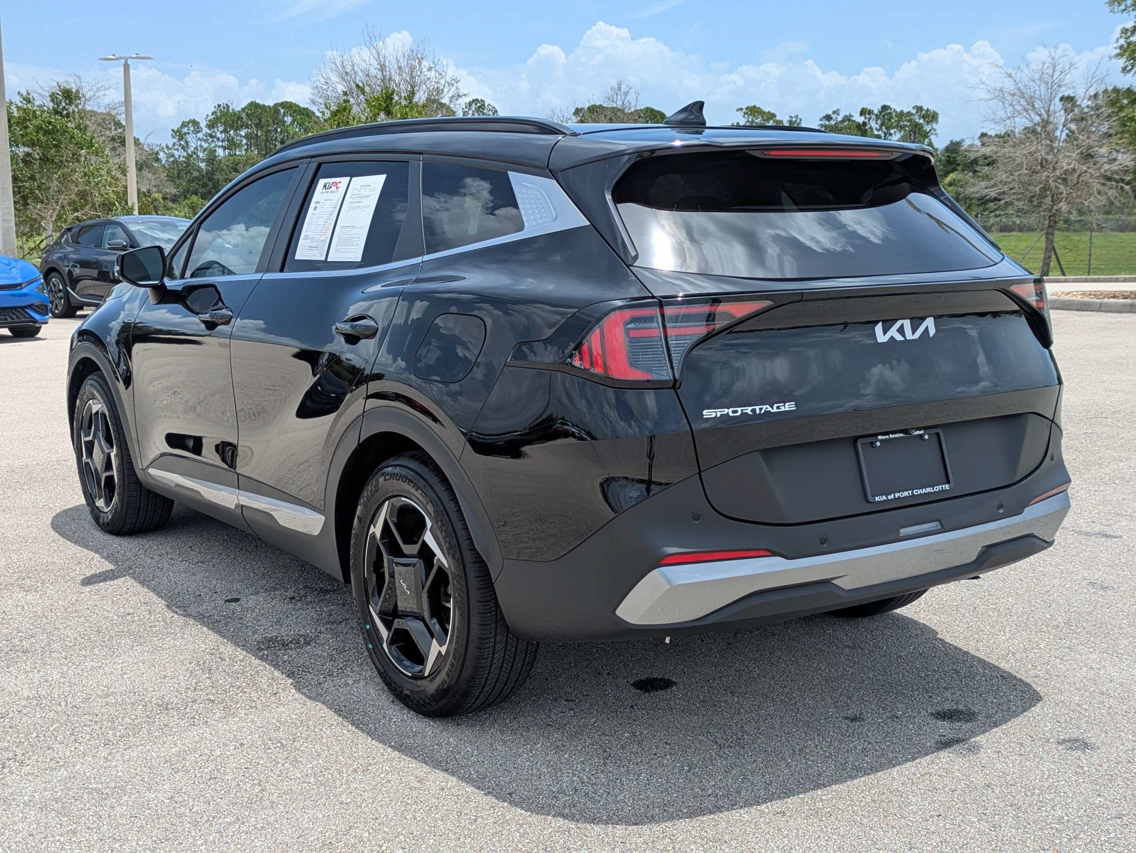 Certified 2026 Kia Sportage EX w/ EX Panorama Roof Package FWD image 7