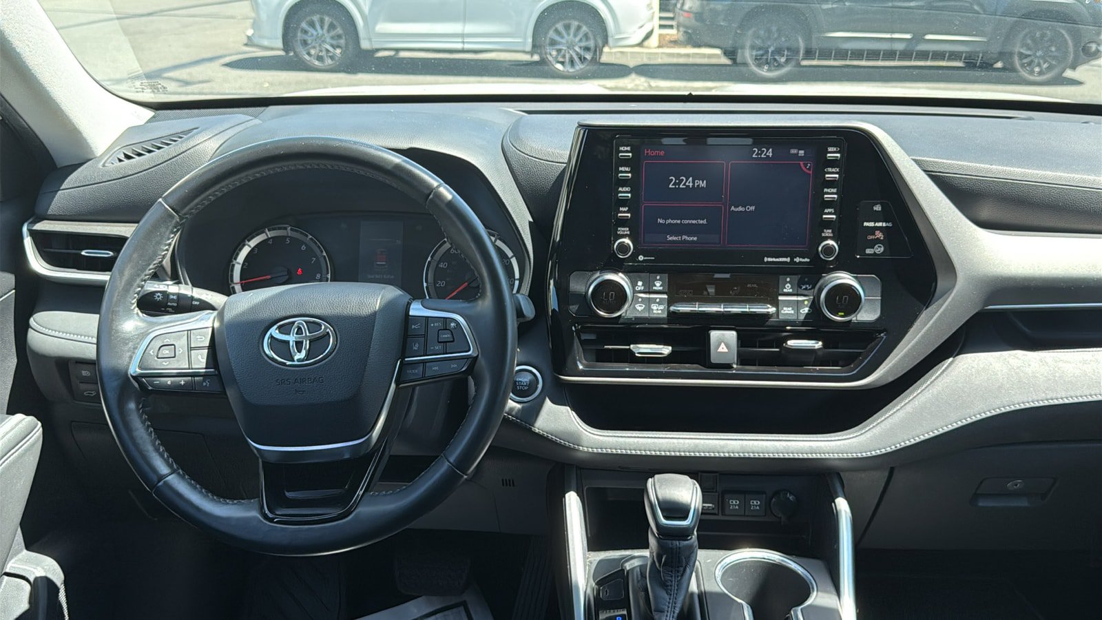 Used 2020 Toyota Highlander LE AWD/4WD image 24