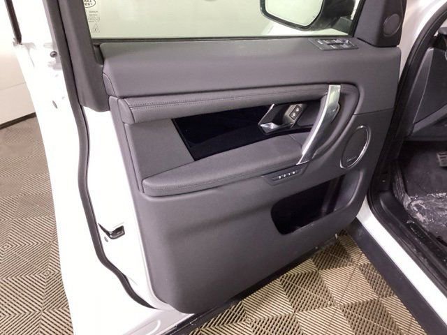 Used 2025 Land Rover Discovery Sport S image 12